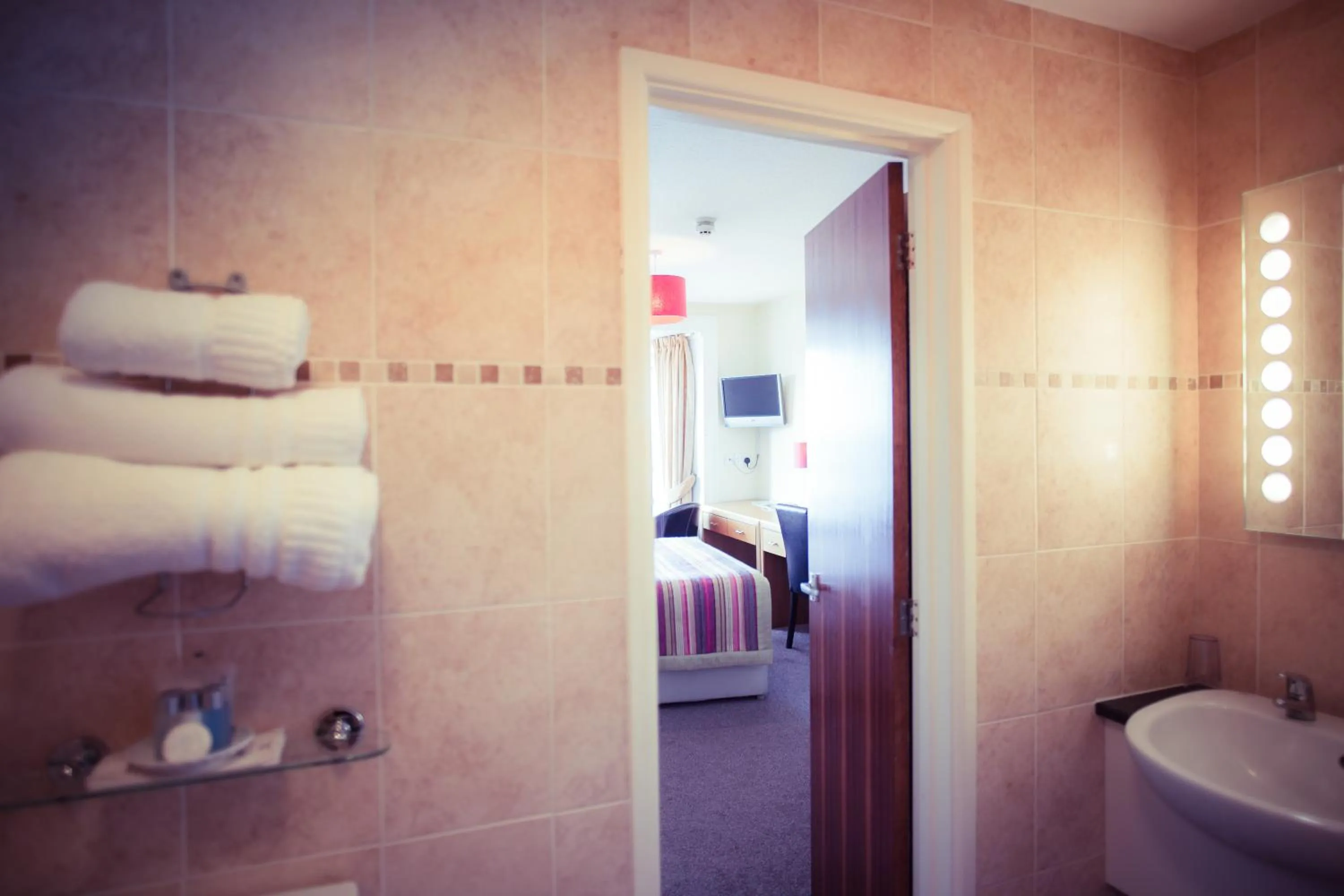 Photo of the whole room in Richmond Hotel