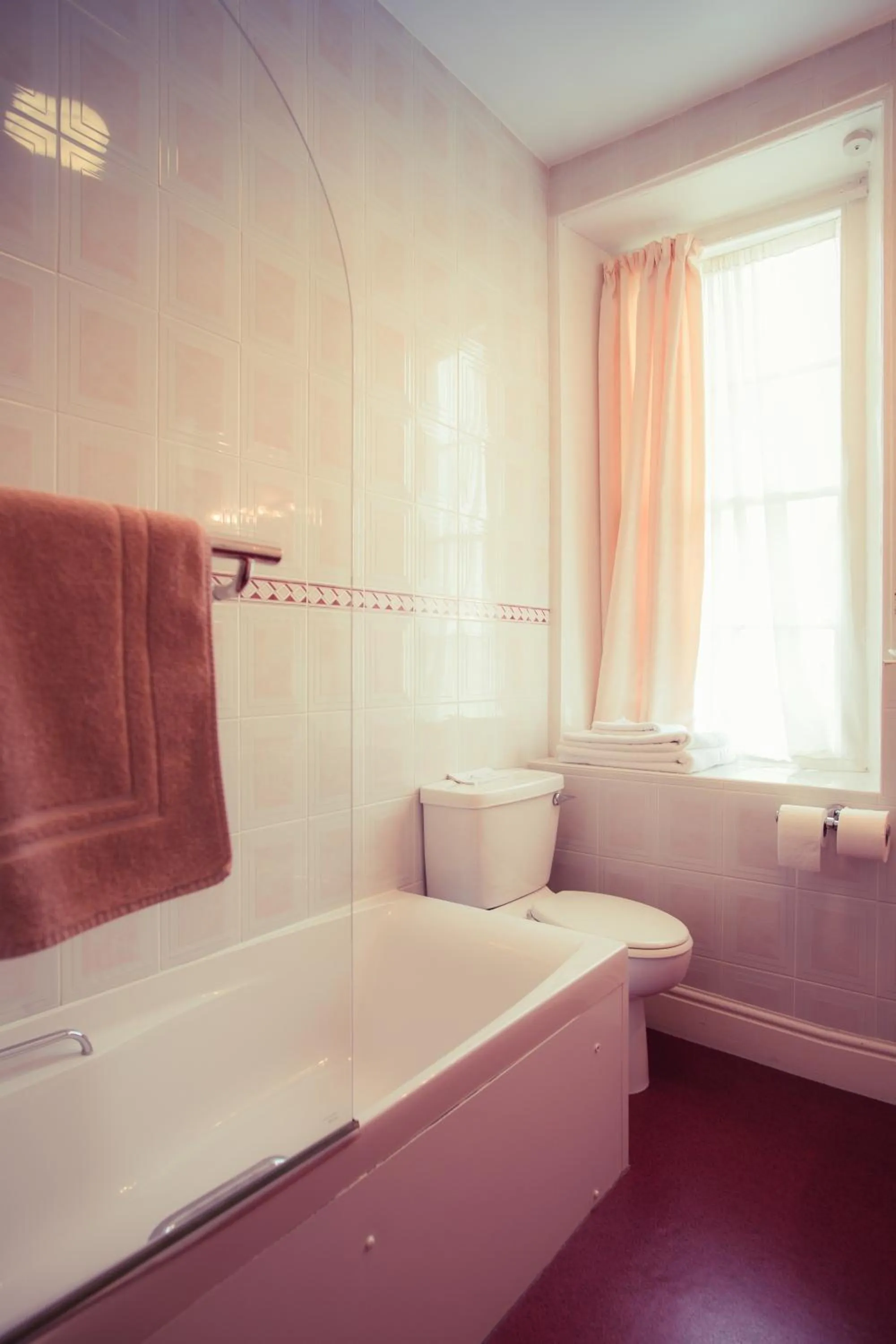 Bathroom in Richmond Hotel