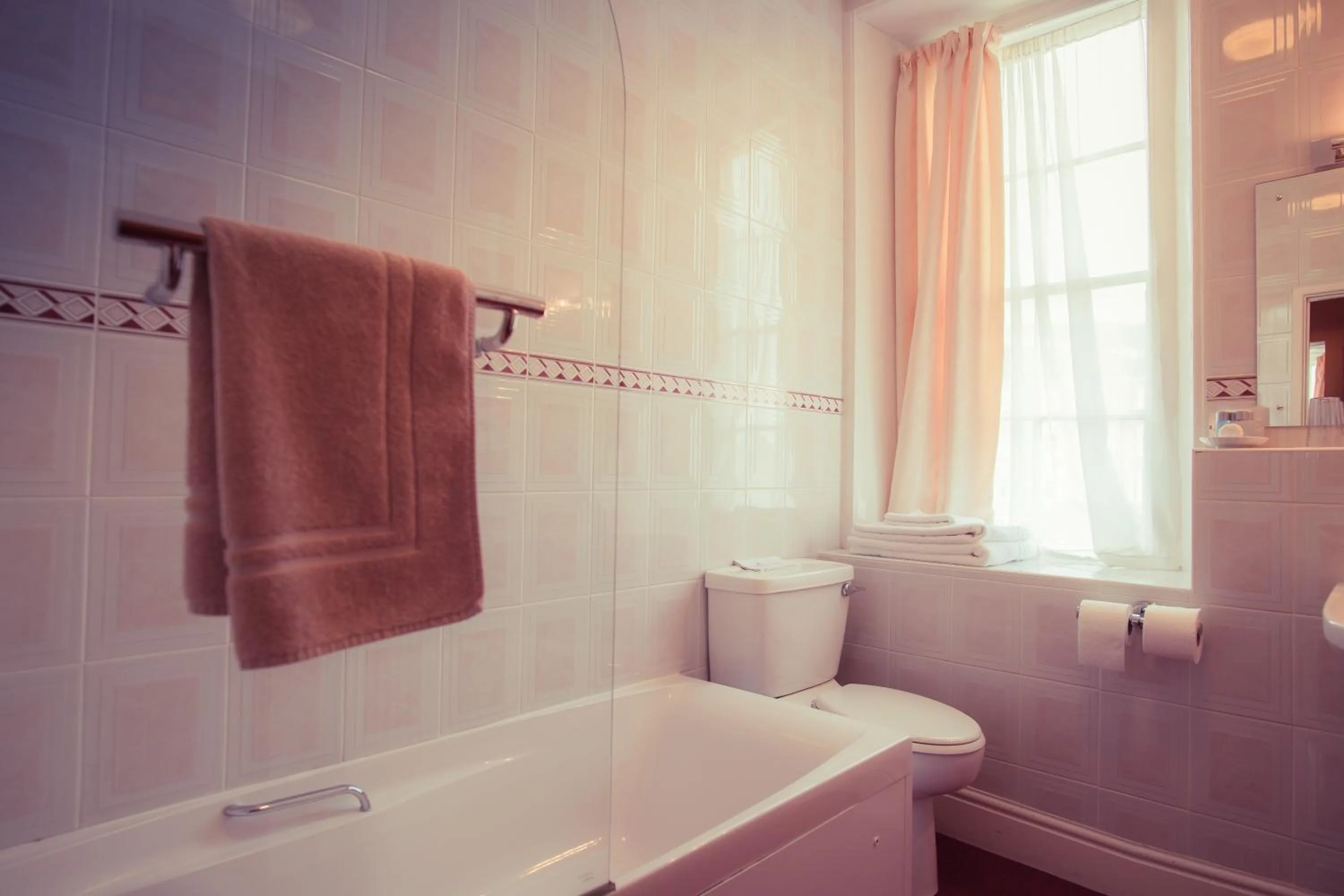 Bathroom in Richmond Hotel