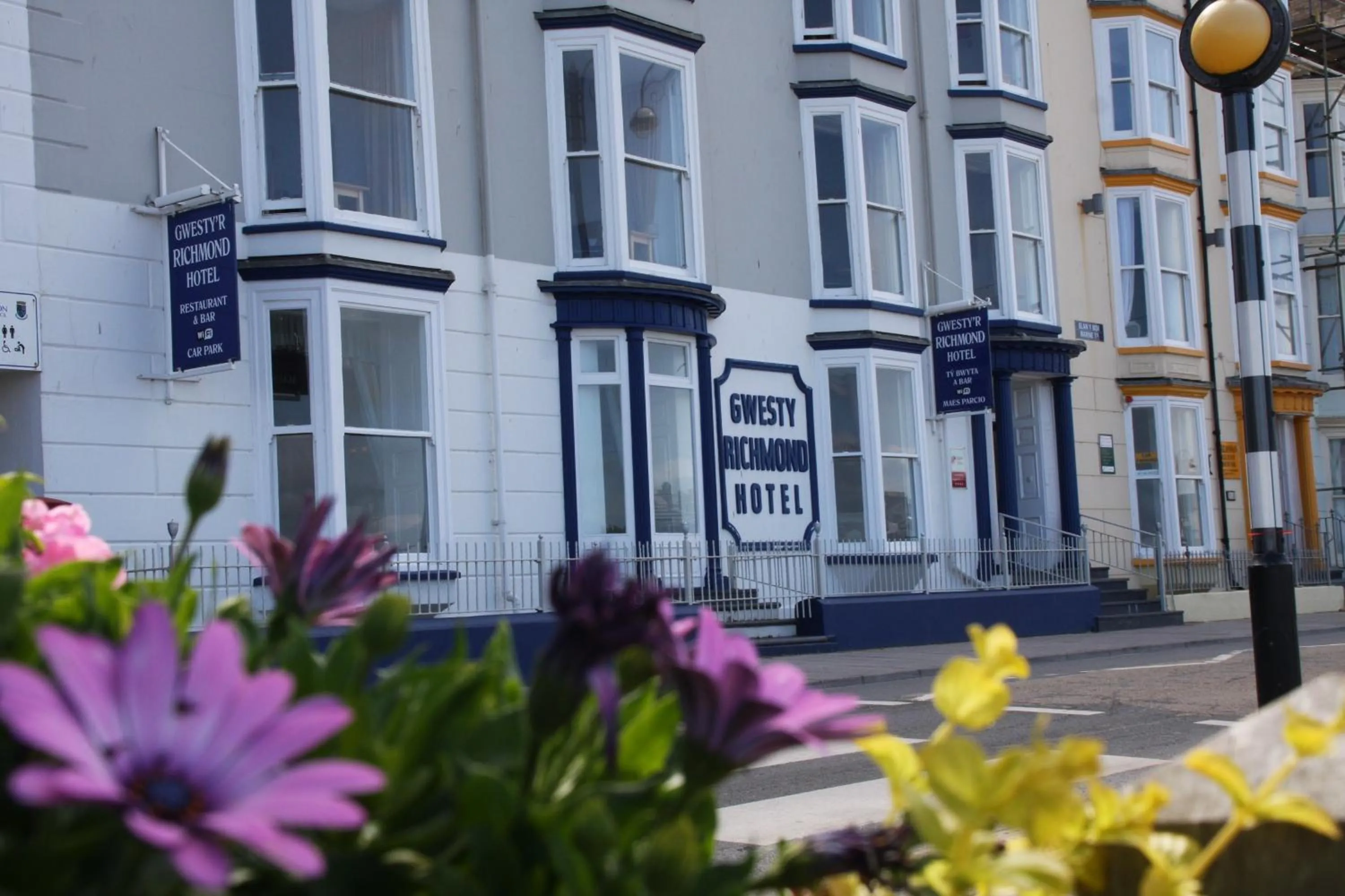 Facade/entrance in Richmond Hotel