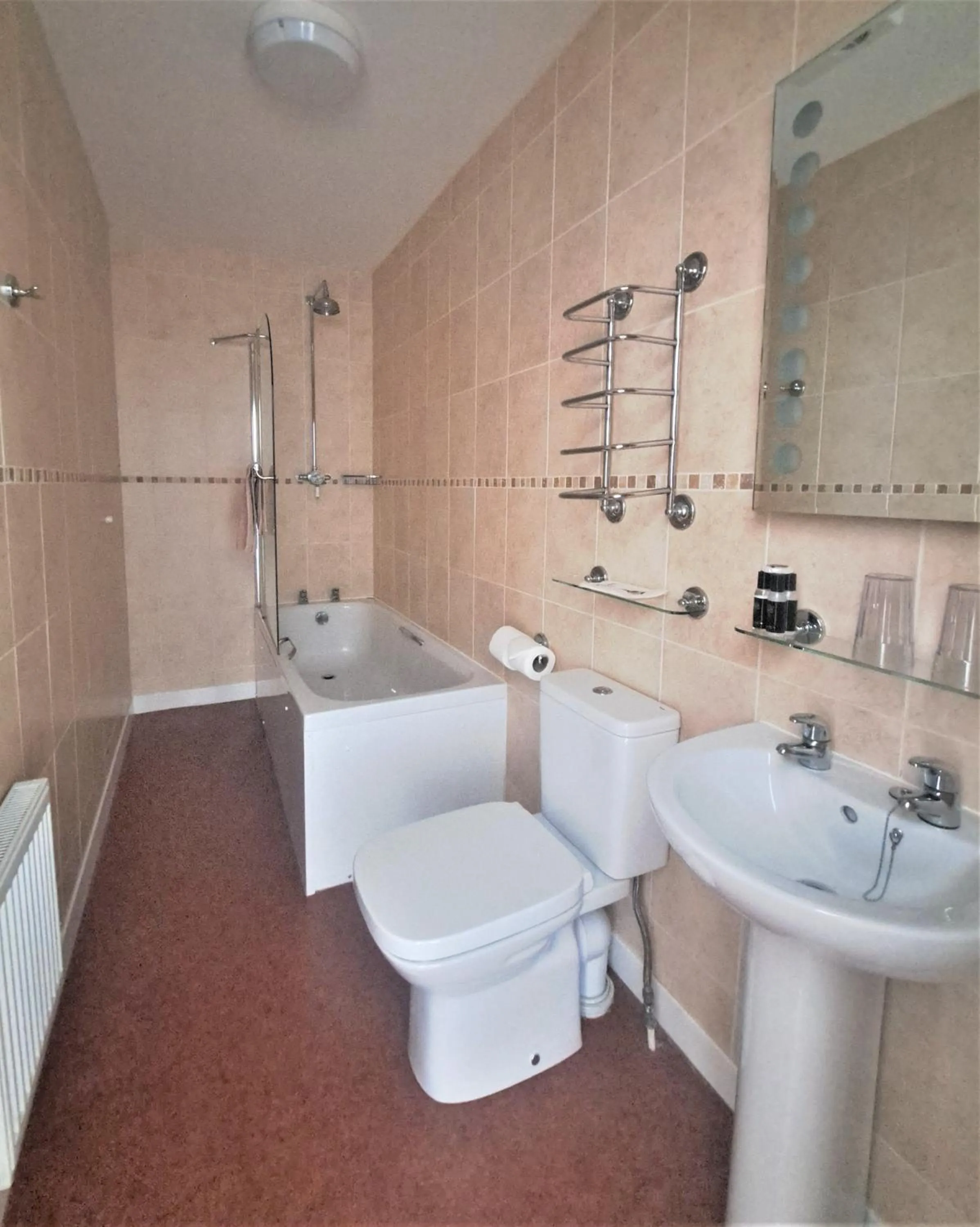 Bathroom in Richmond Hotel