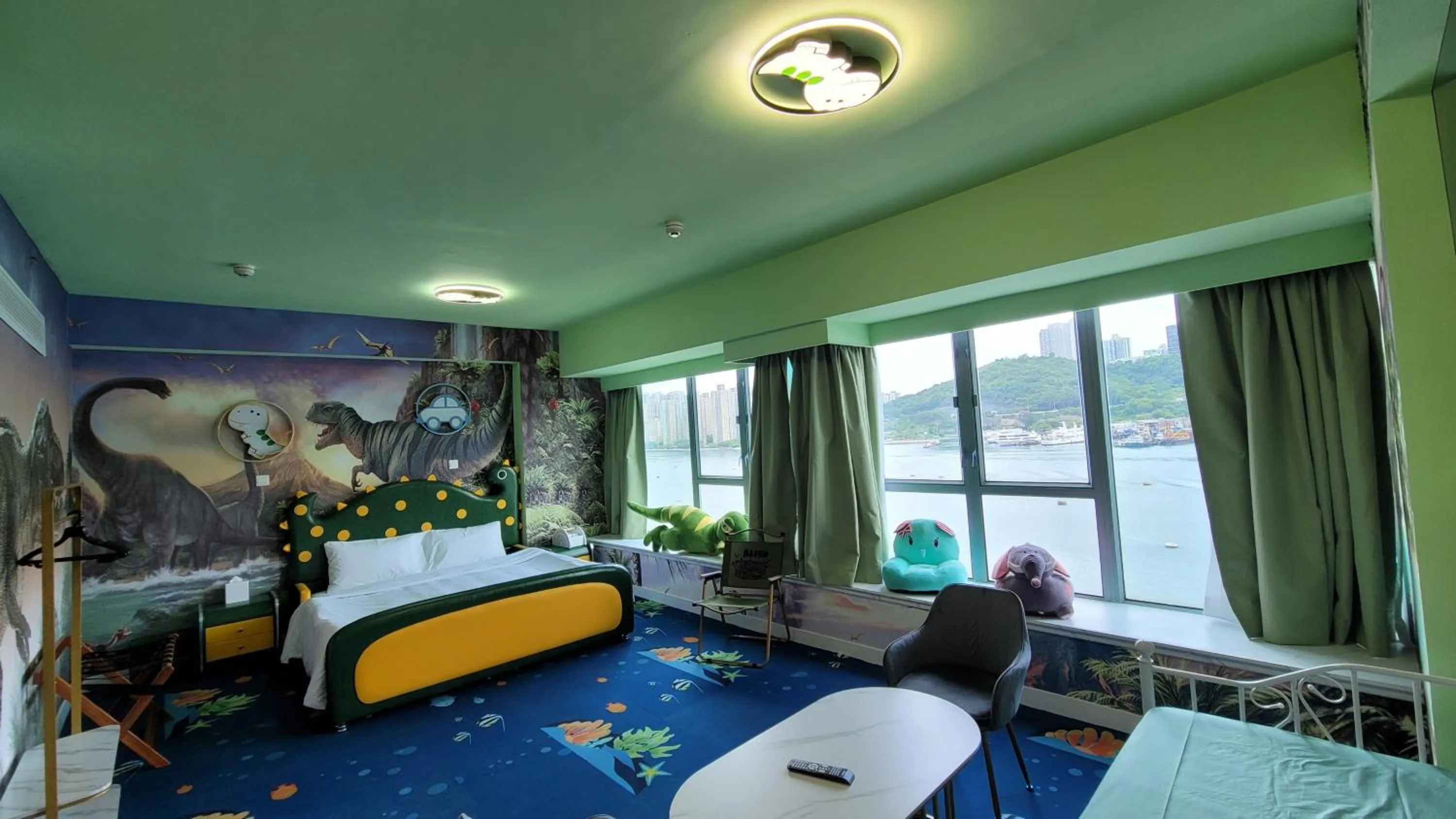 Bedroom, Bed in Grand Bay View Hotel