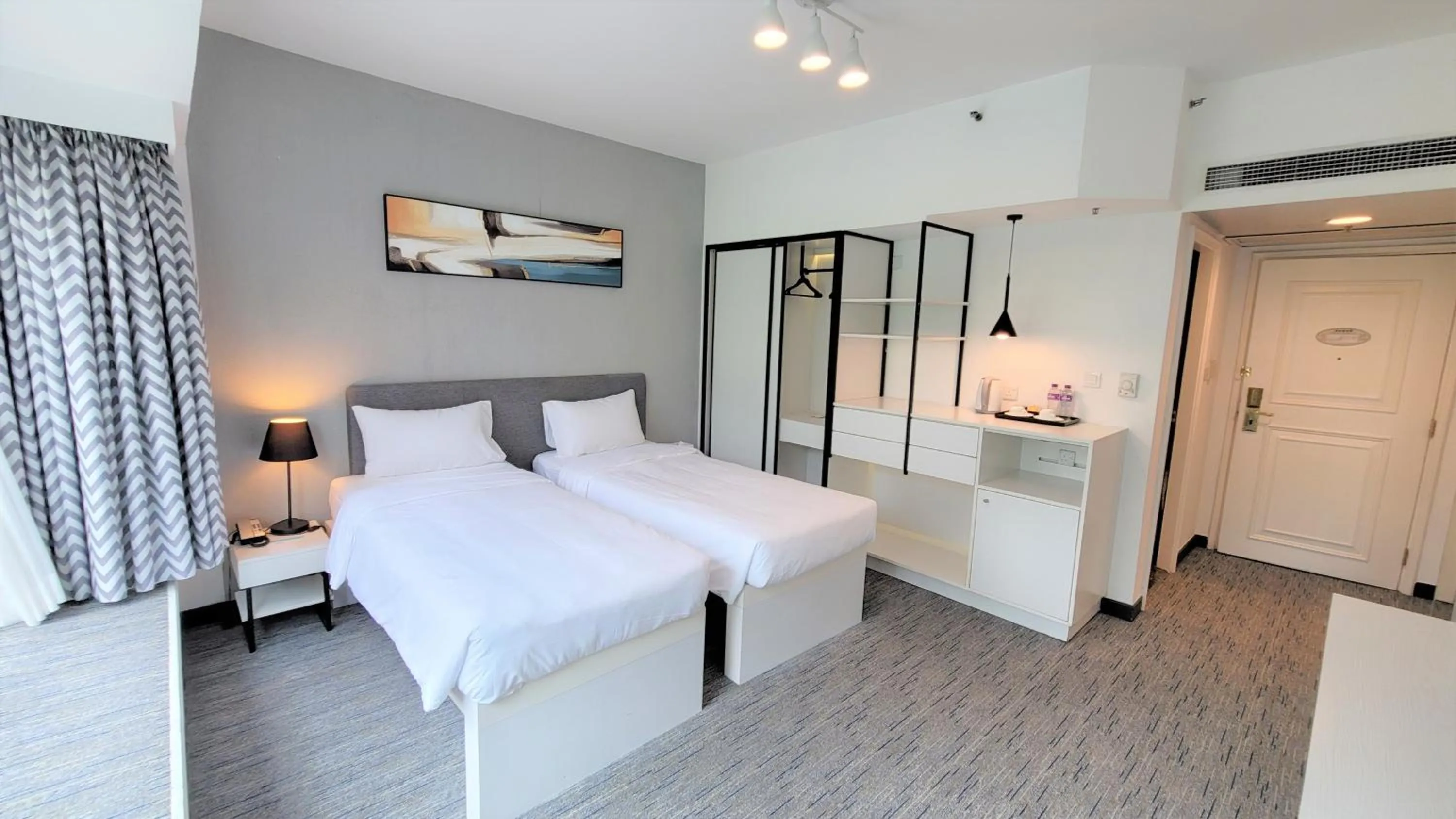 Bedroom, Bed in Grand Bay View Hotel