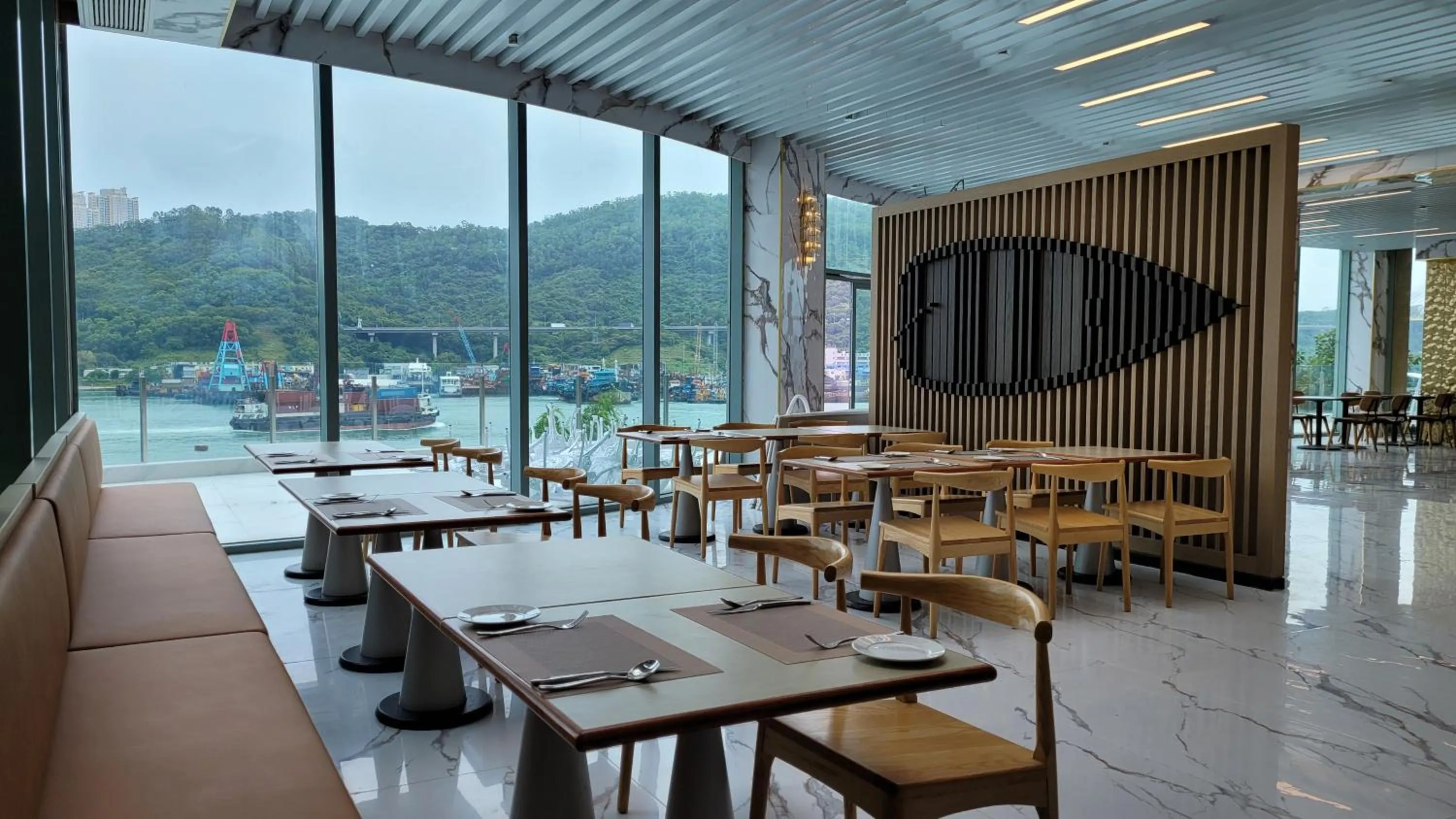 Restaurant/places to eat in Grand Bay View Hotel