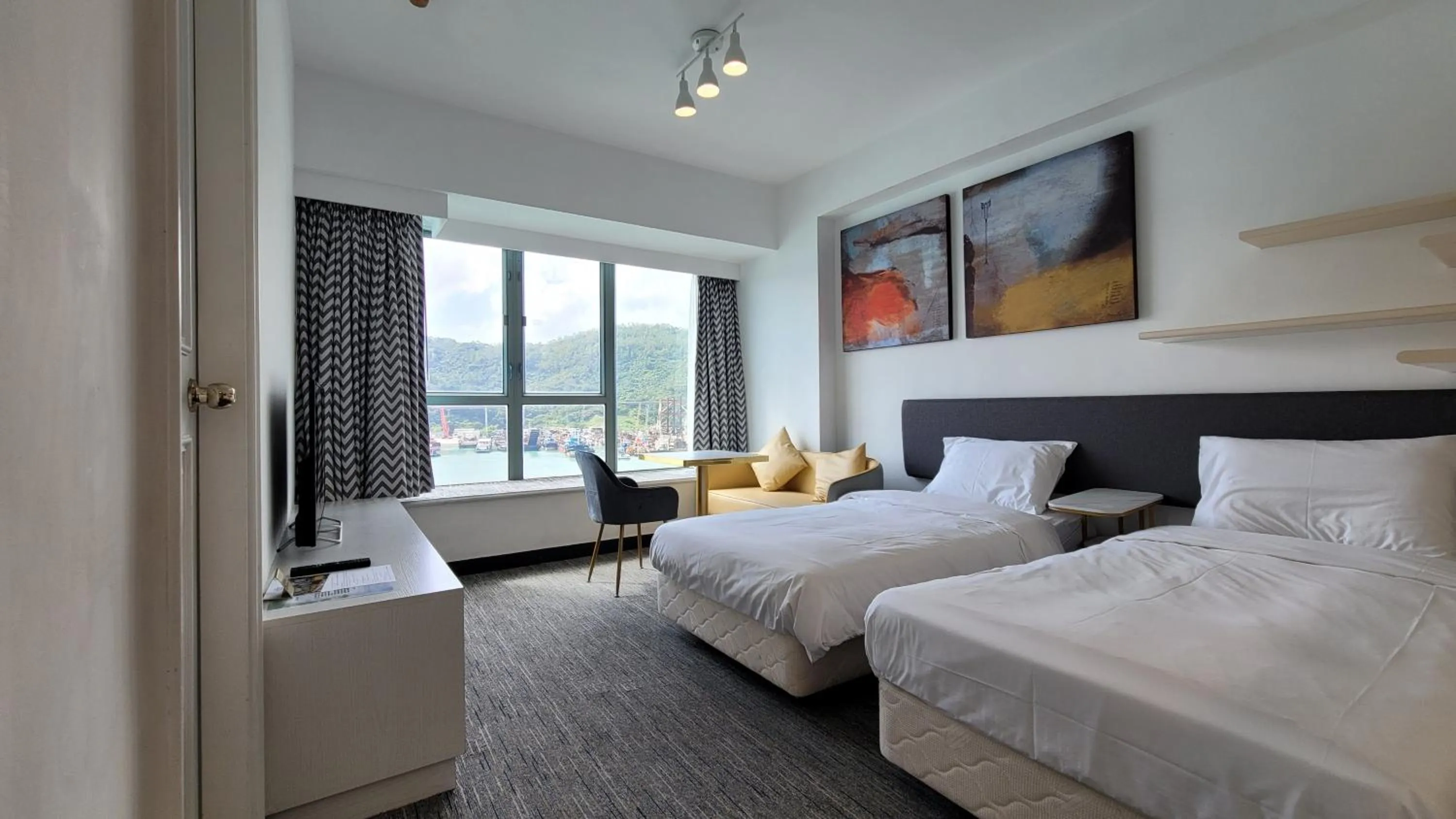 Bedroom, Bed in Grand Bay View Hotel