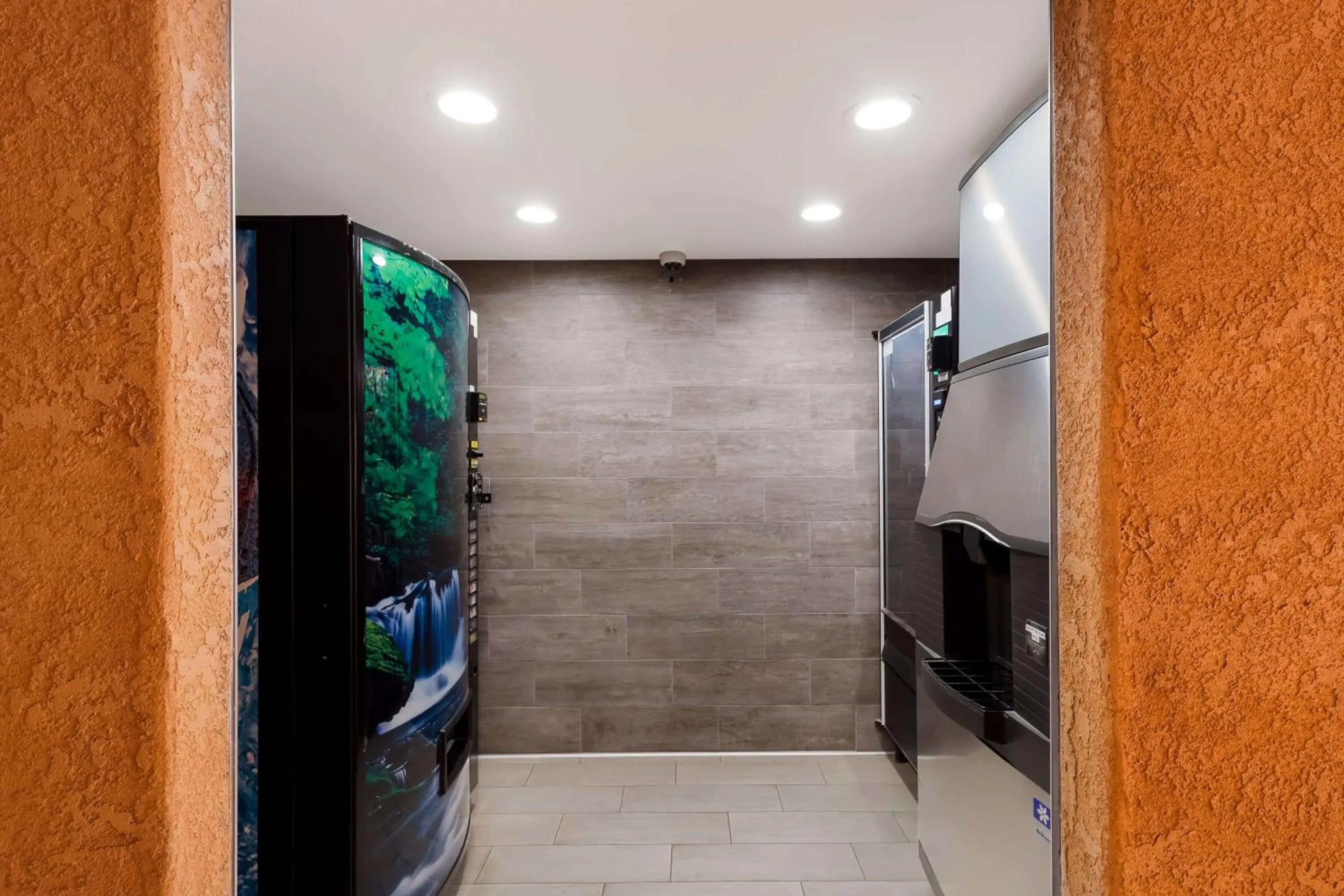 Property building in Best Western Inn & Suites Lemoore