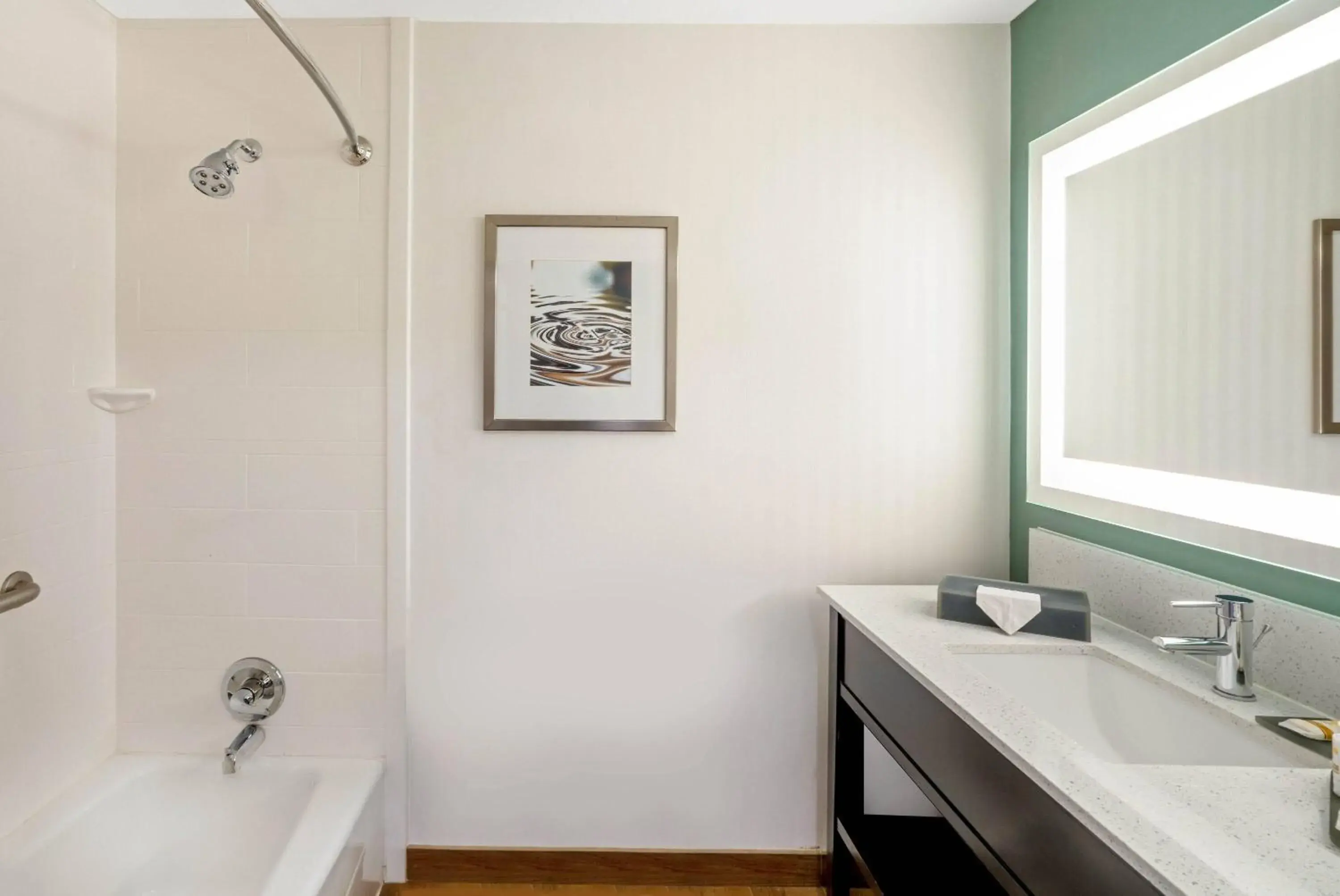 Bathroom in La Quinta by Wyndham Columbus MS Bathroom in La Quinta by Wyndham Columbus MS