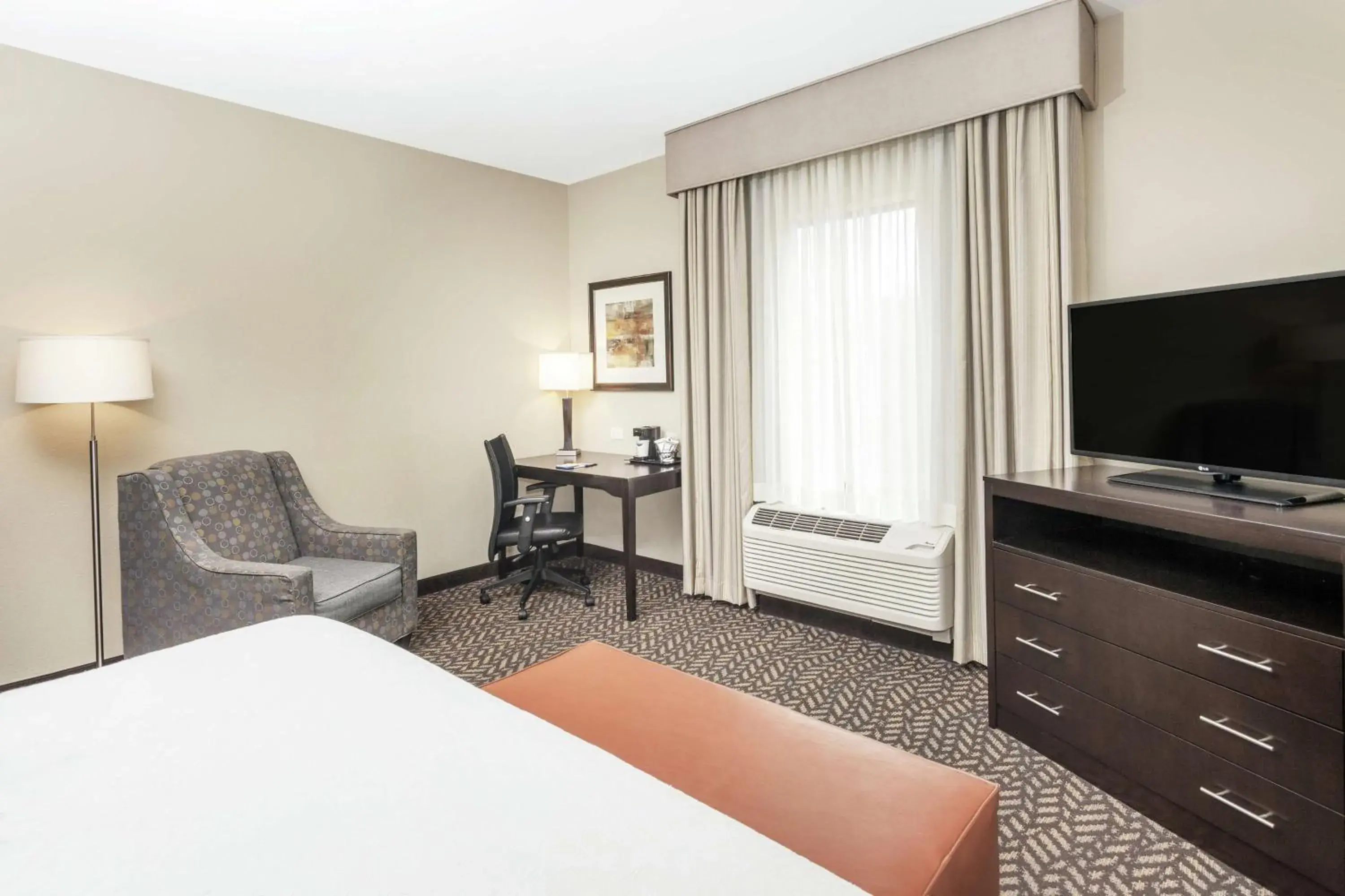 Photo of the whole room, Bed in Hampton Inn Philadelphia/Voorhees Photo of the whole room, Bed in Hampton Inn Philadelphia/Voorhees