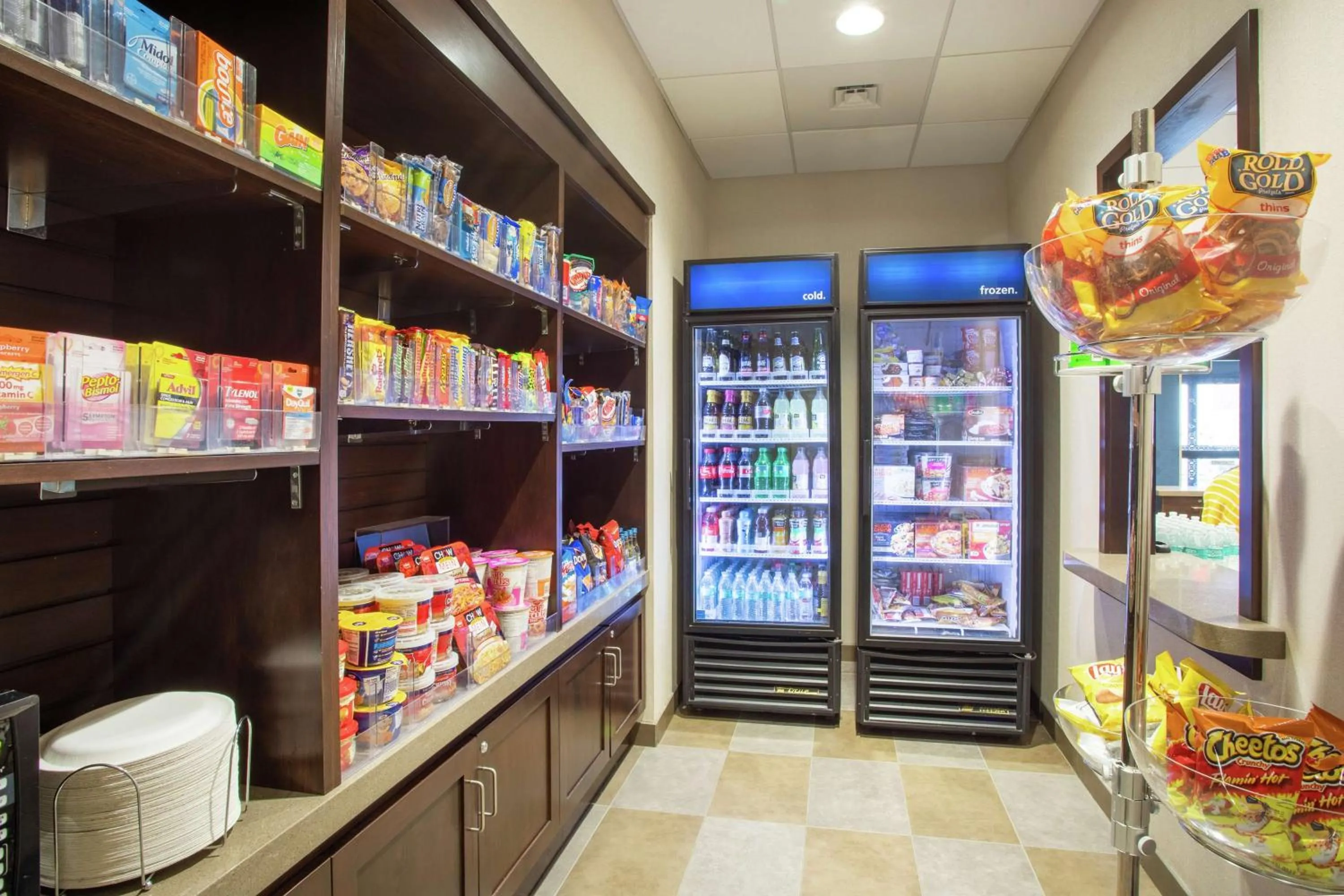 Restaurant/places to eat in Hampton Inn Philadelphia/Voorhees