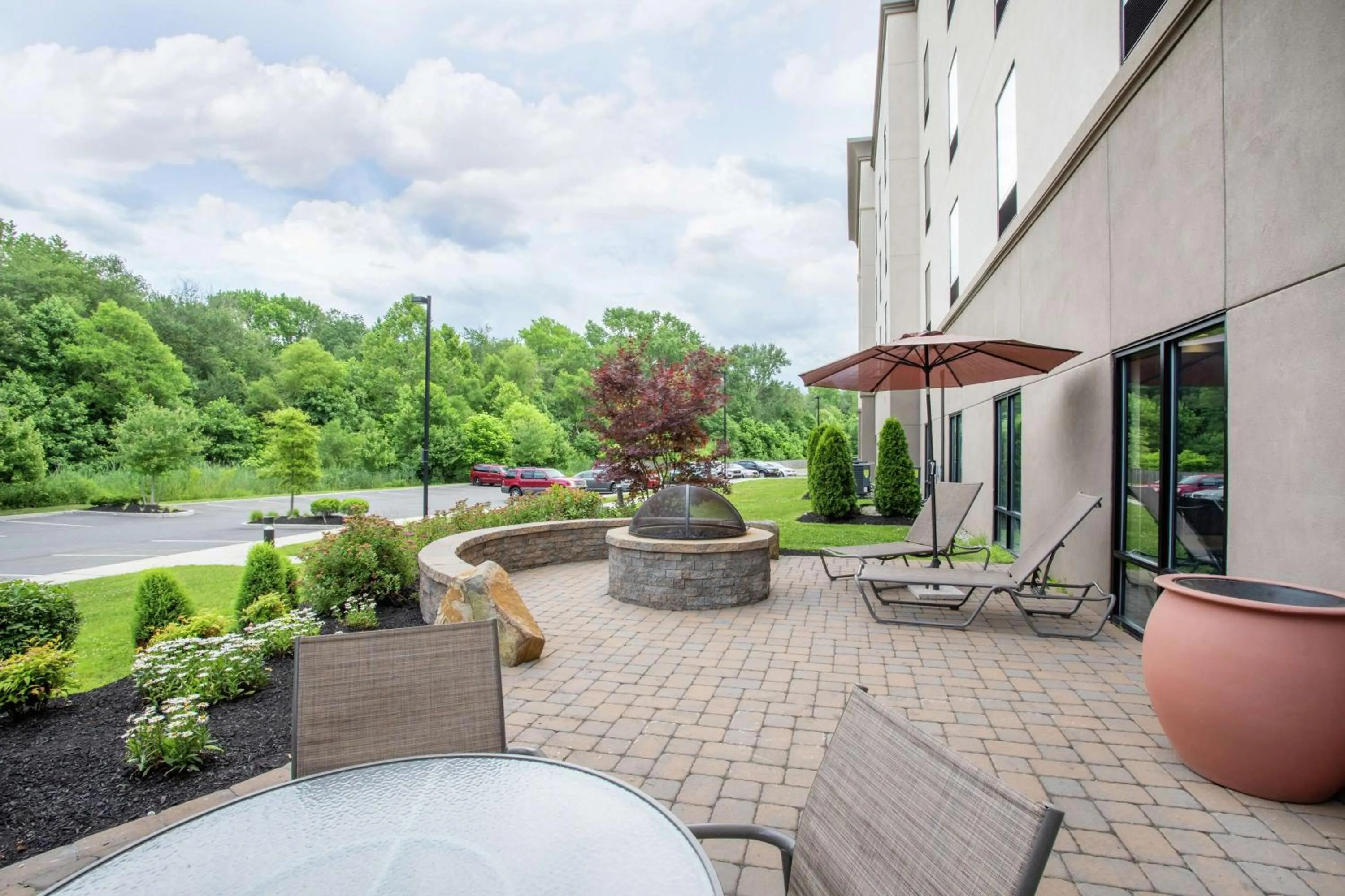 Garden in Hampton Inn Philadelphia/Voorhees