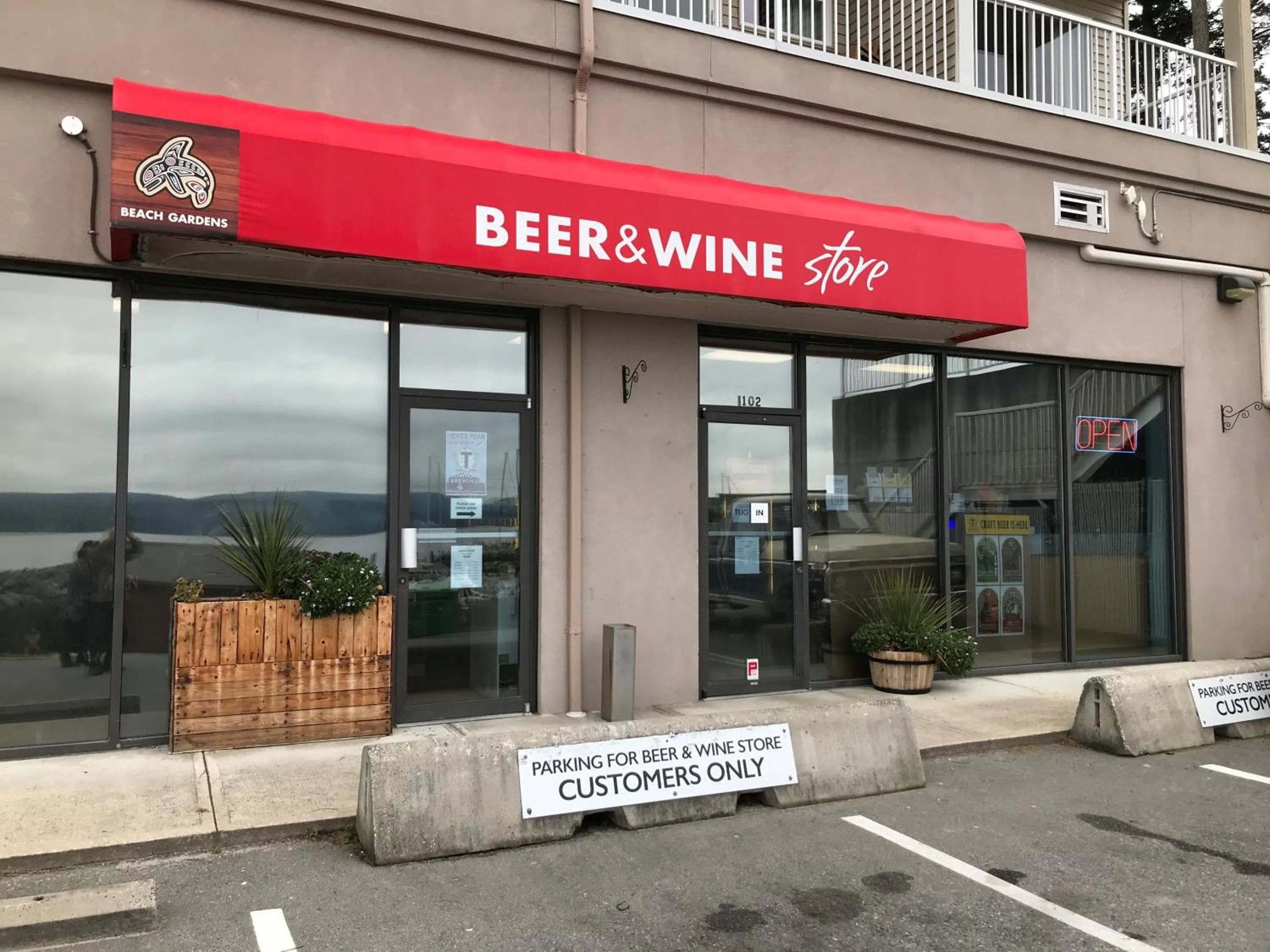 Property building in Beach Gardens Resort and Marina