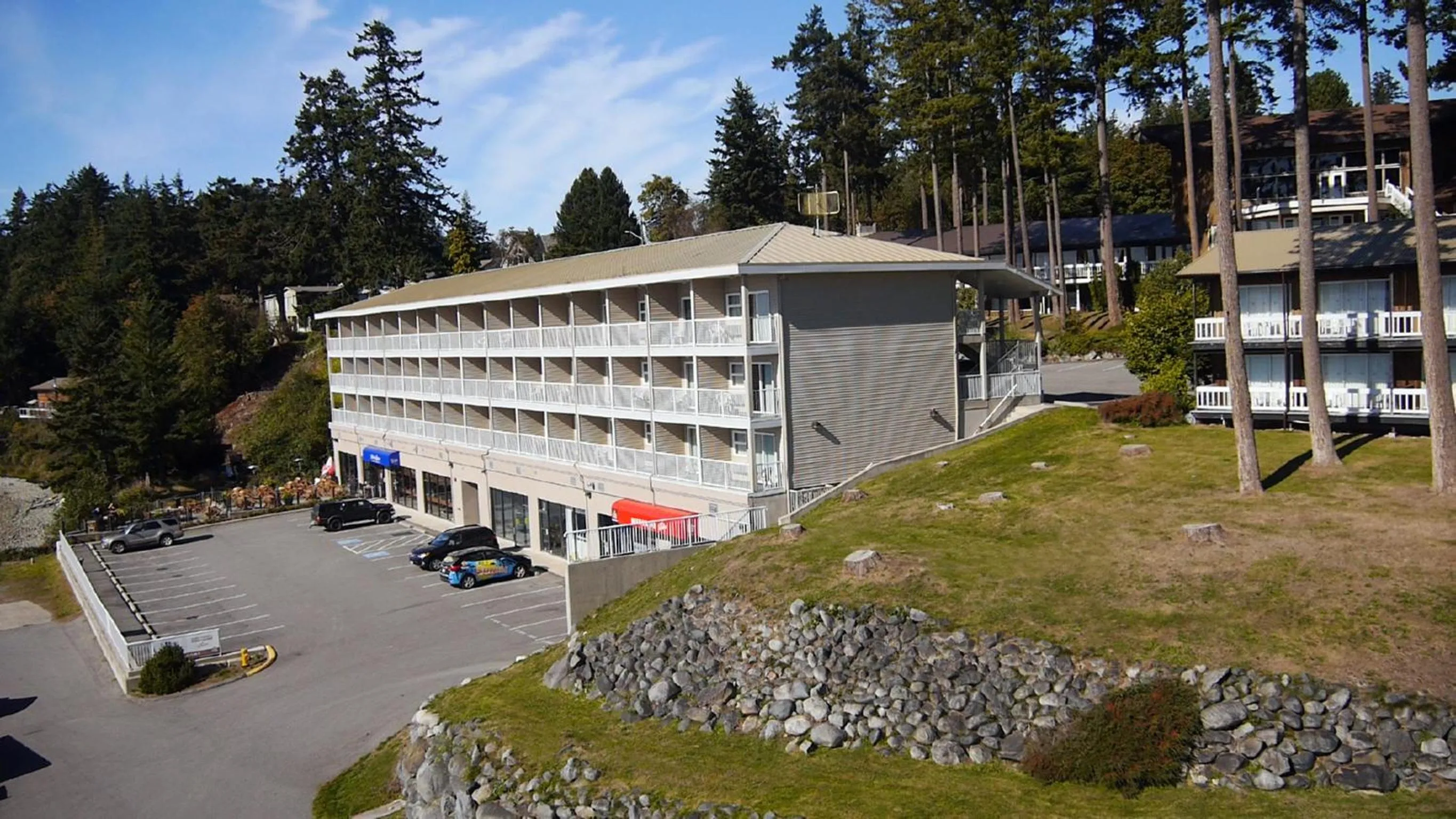 Facade/entrance in Beach Gardens Resort and Marina