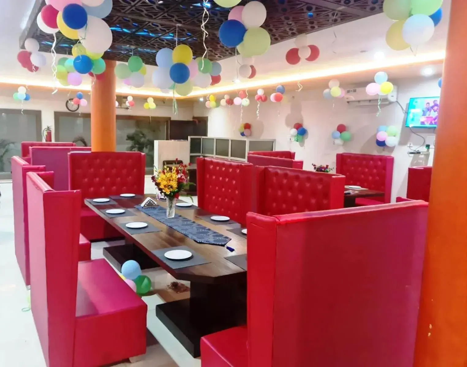 Restaurant/places to eat in Hotel Udika Palace Restaurant/places to eat in Hotel Udika Palace