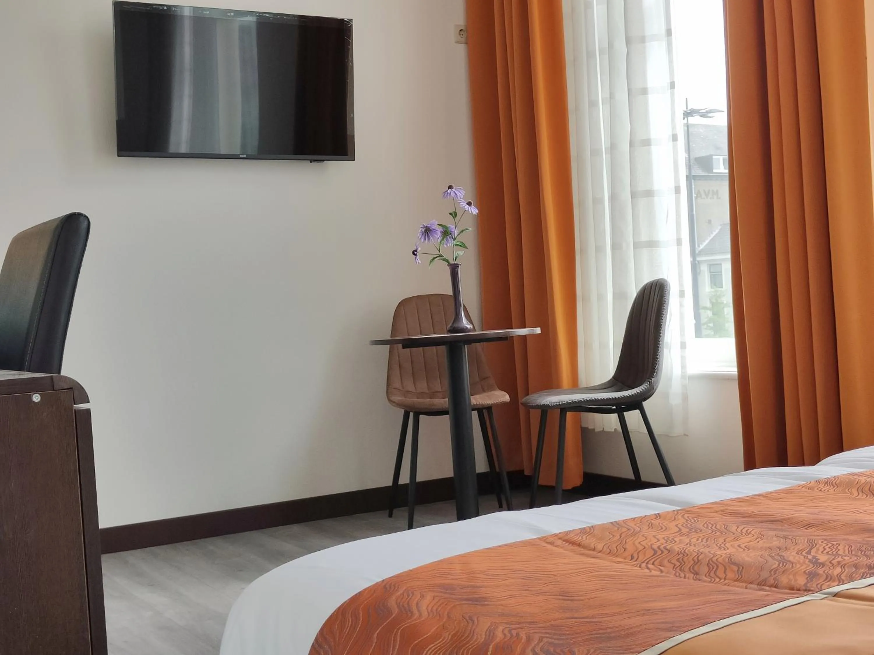 CN-Hotel