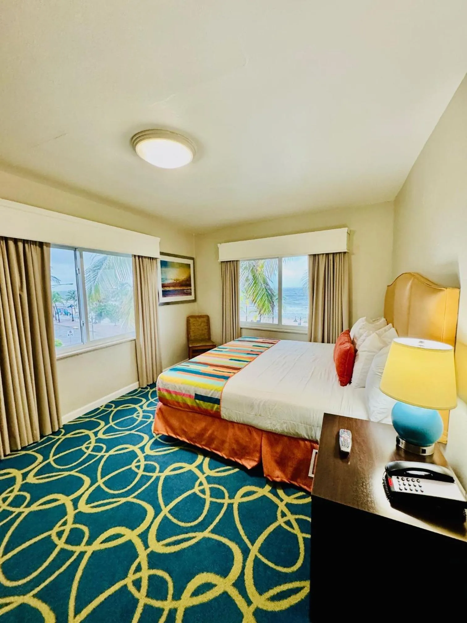 Bedroom, Bed in Silver Seas Beach Resort