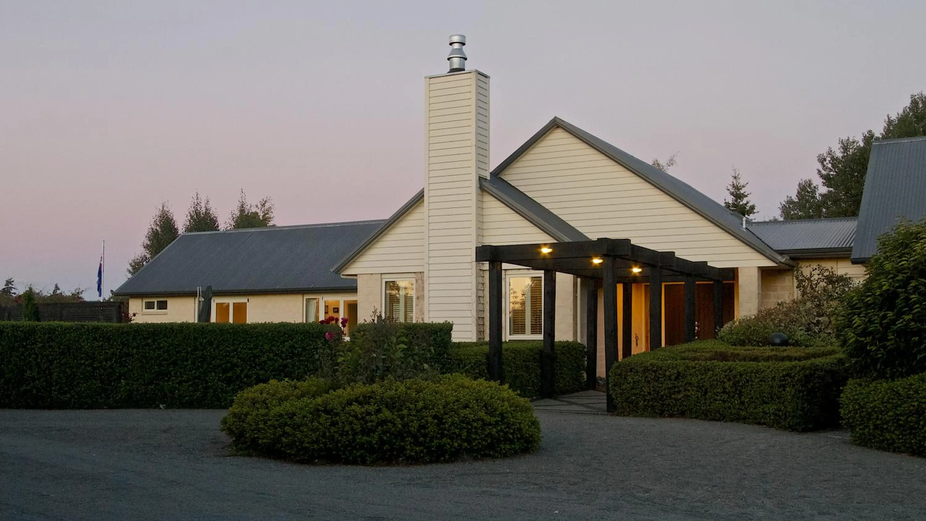 Facade/entrance in Ruapehu Country Lodge