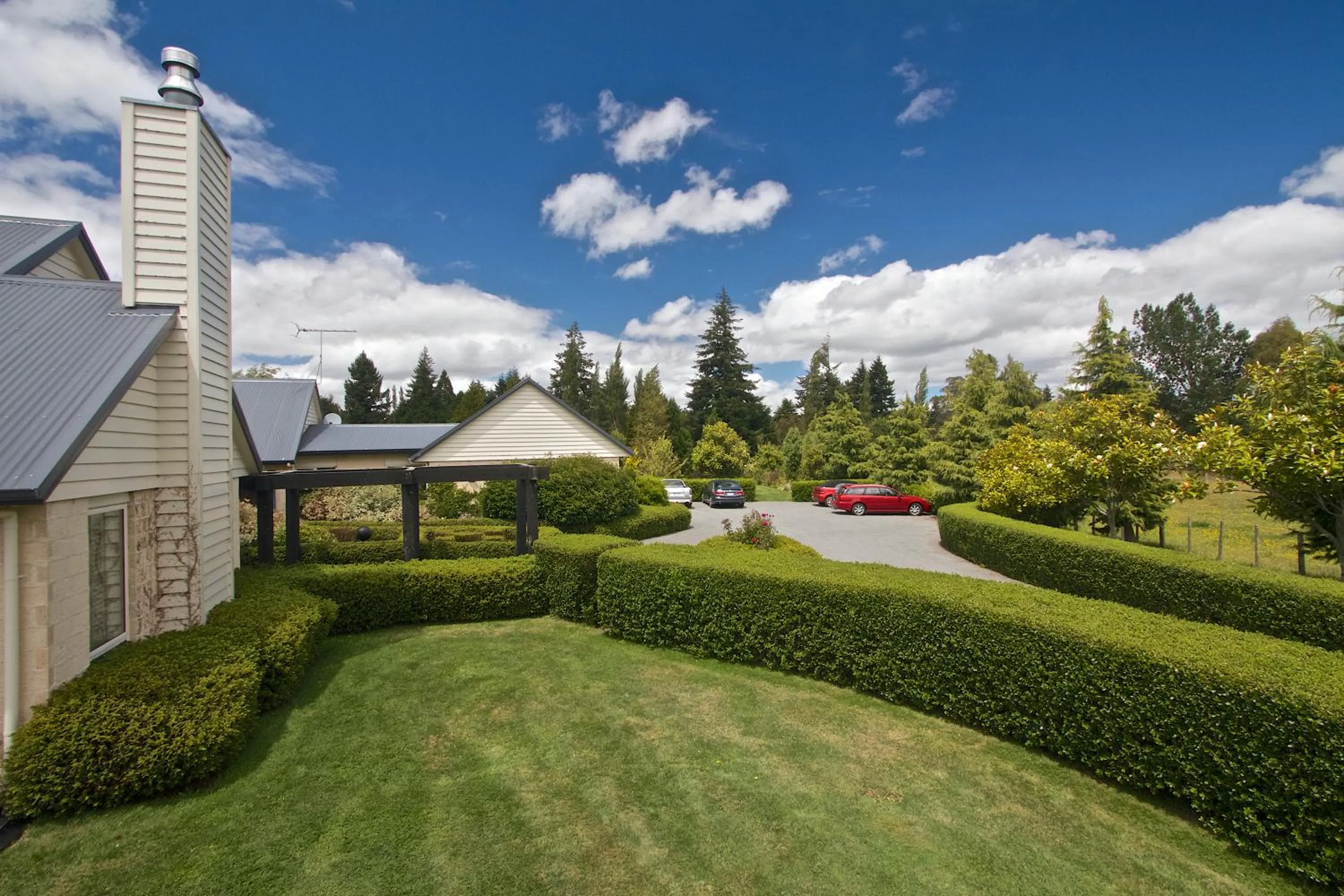 Facade/entrance in Ruapehu Country Lodge