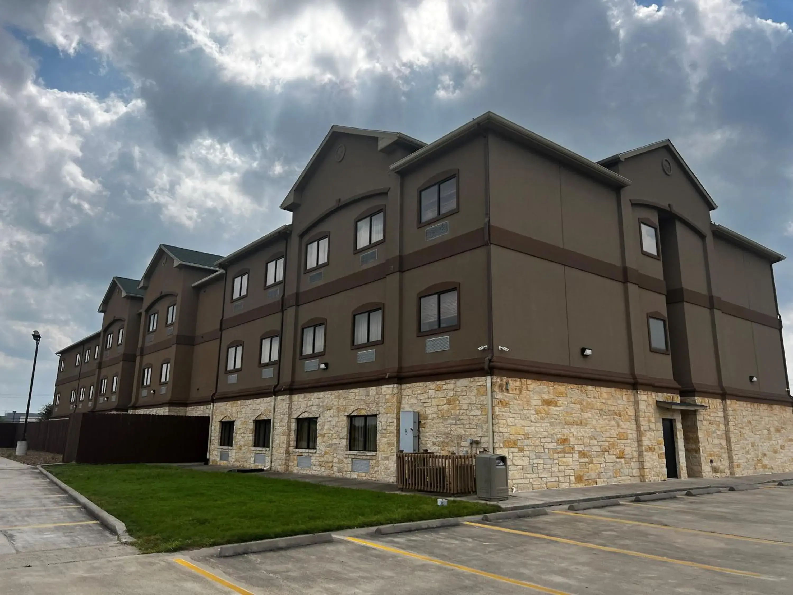 Property building in Baymont by Wyndham Cuero Property building in Baymont by Wyndham Cuero