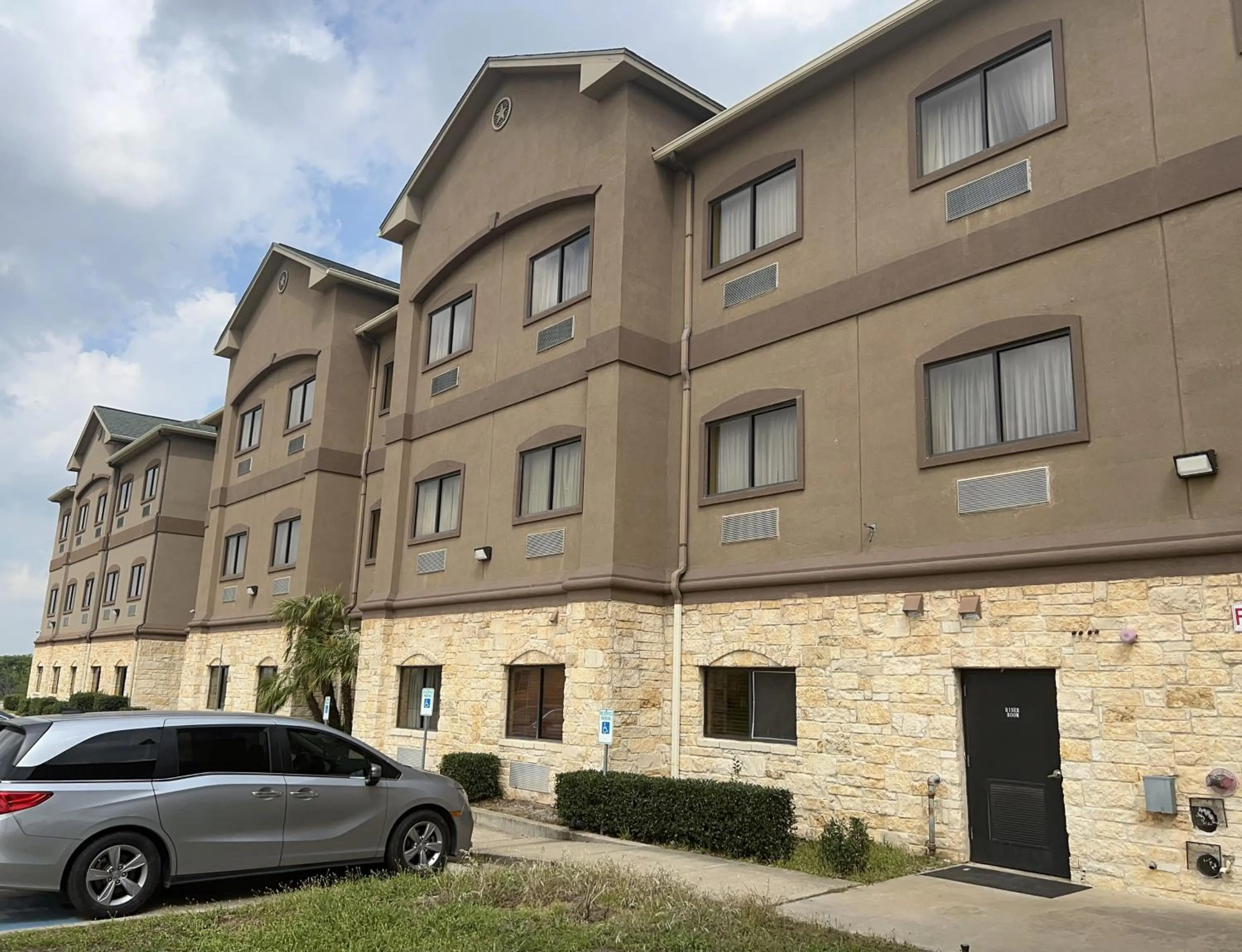 Property building in Baymont by Wyndham Cuero