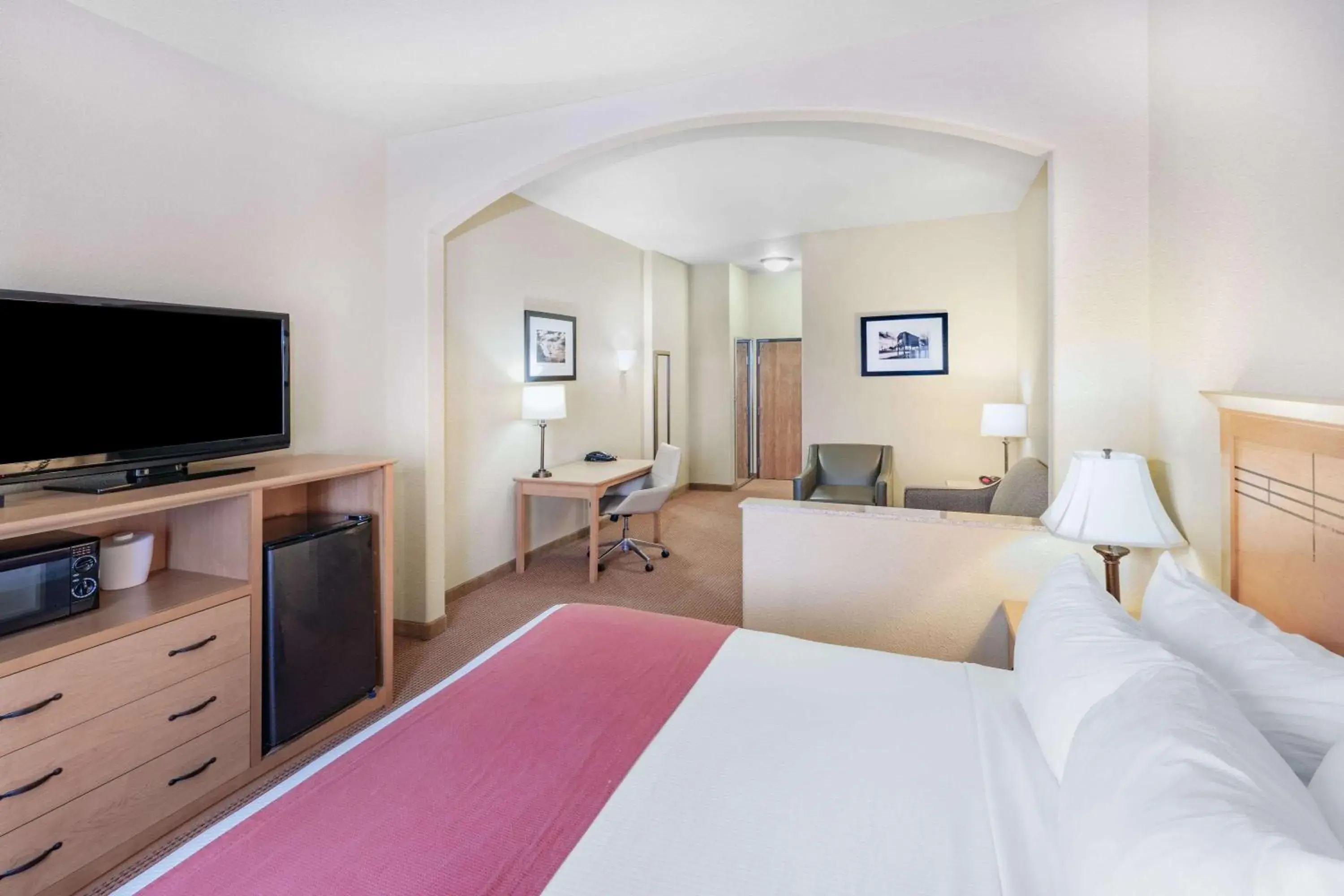 Bed in Baymont by Wyndham Cuero Bed in Baymont by Wyndham Cuero