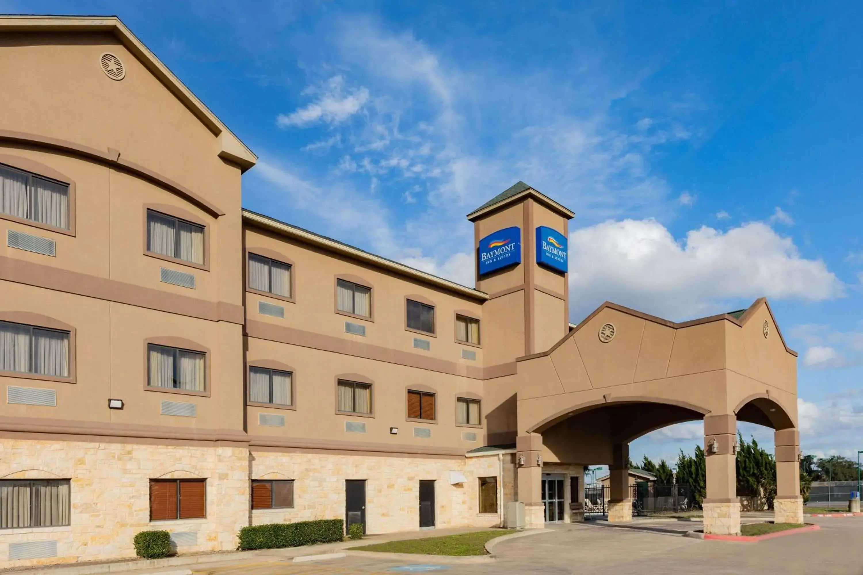 Property building in Baymont by Wyndham Cuero Property building in Baymont by Wyndham Cuero