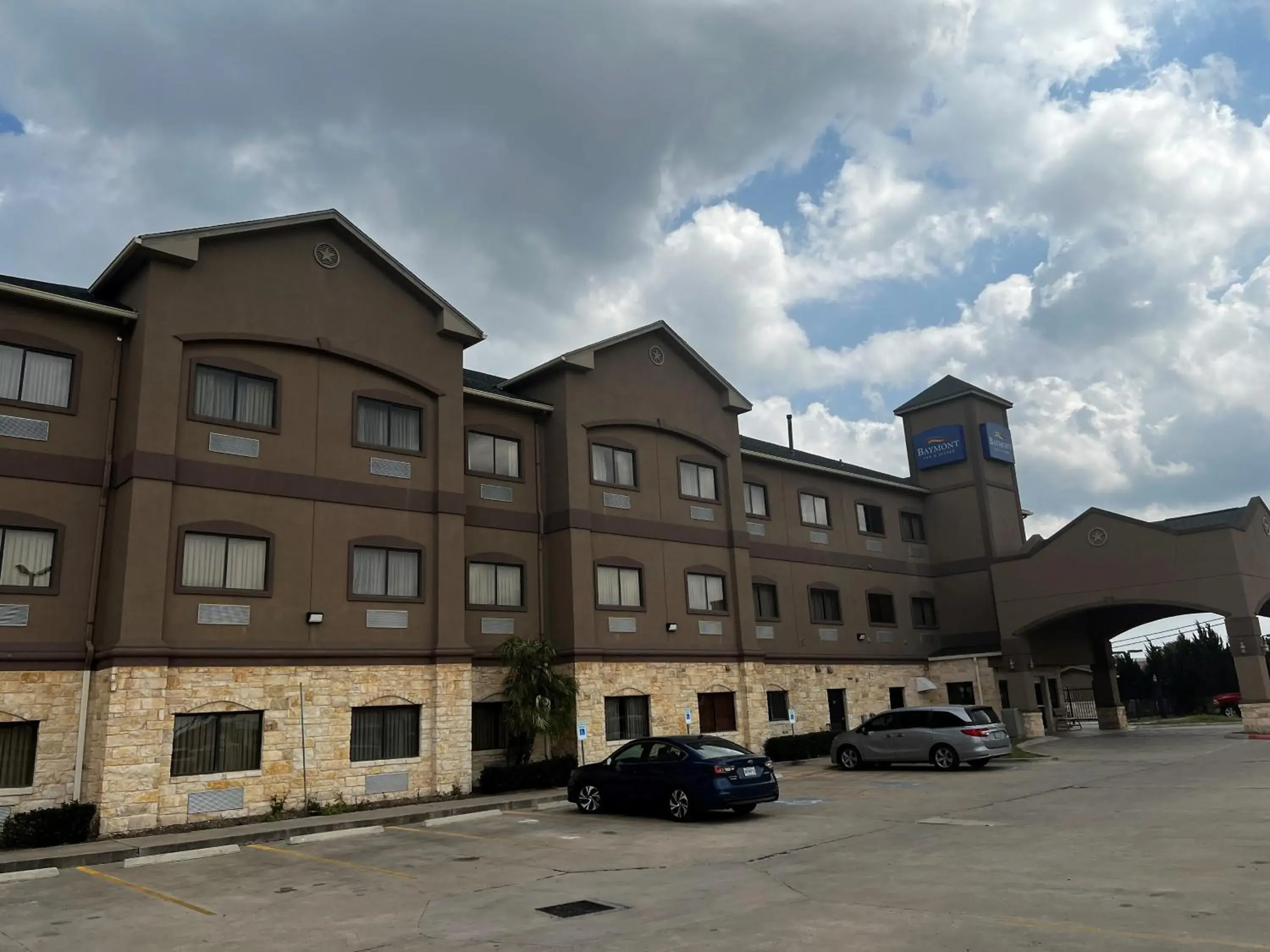 Property building in Baymont by Wyndham Cuero Property building in Baymont by Wyndham Cuero