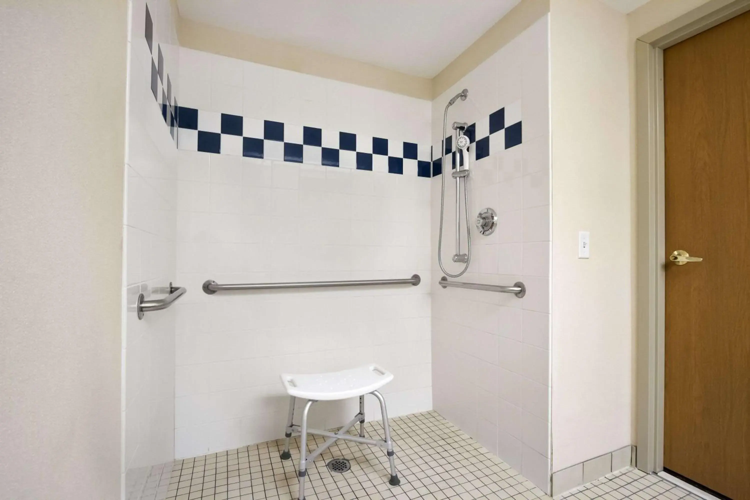 Photo of the whole room in Ramada by Wyndham SeaTac Airport Photo of the whole room in Ramada by Wyndham SeaTac Airport