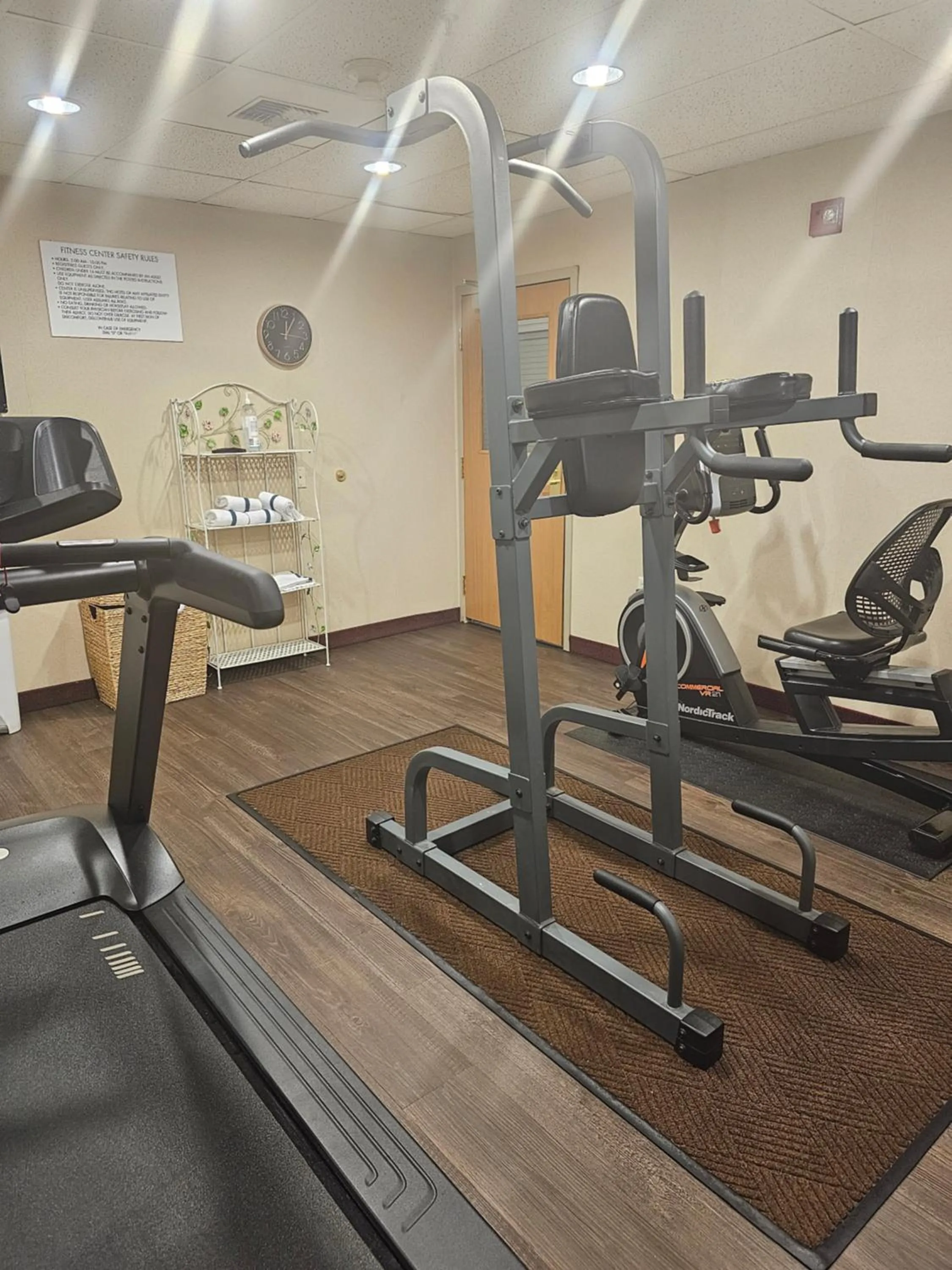 Fitness centre/facilities in Ramada by Wyndham SeaTac Airport