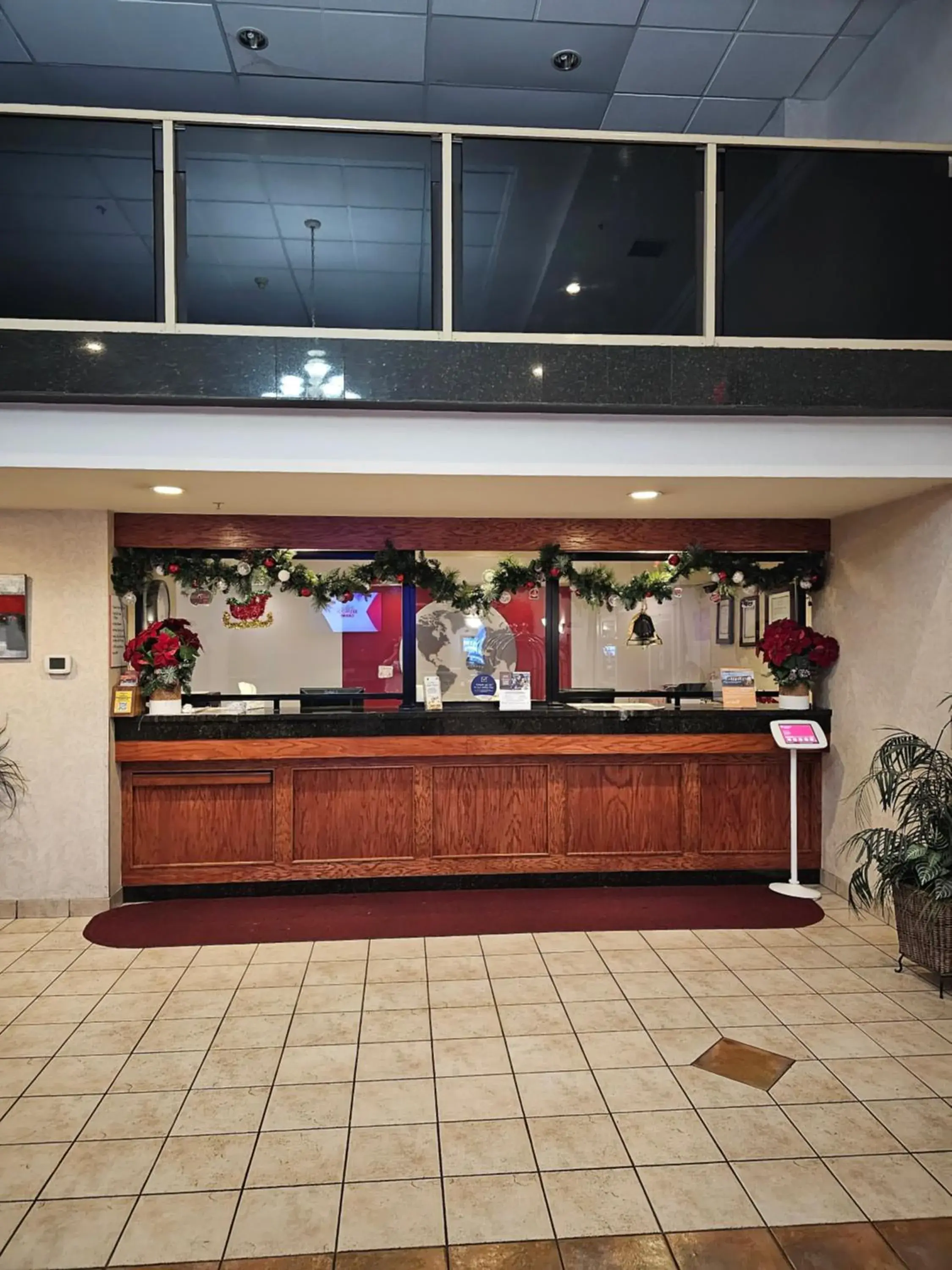 Lobby or reception in Ramada by Wyndham SeaTac Airport Lobby or reception in Ramada by Wyndham SeaTac Airport