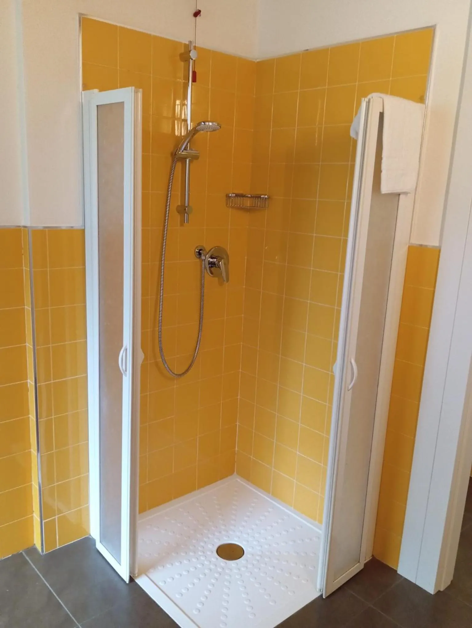 Shower in Bes Residence Bergamo Polaresco