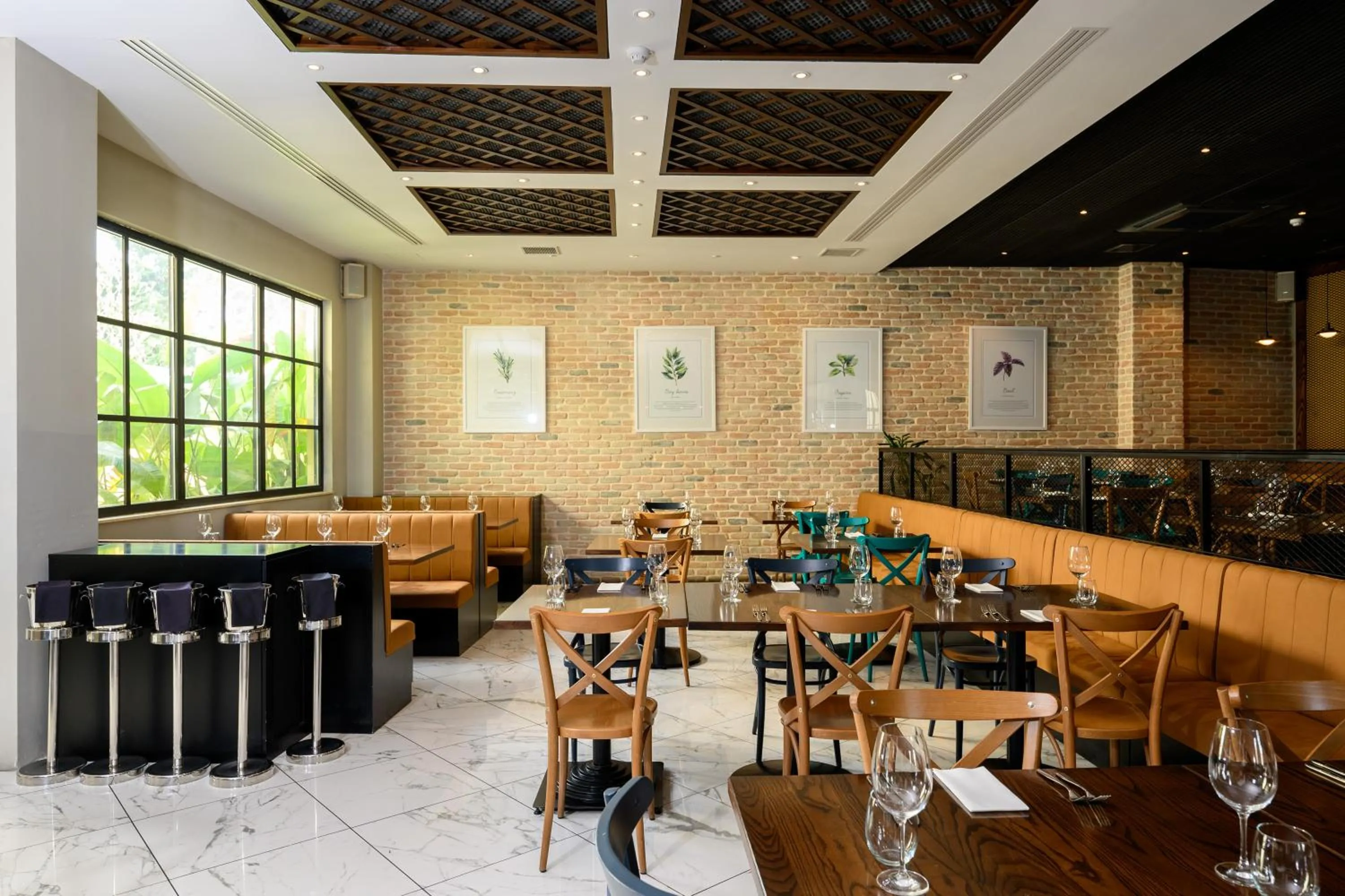 Restaurant/places to eat in XVI Suites - Adults Only