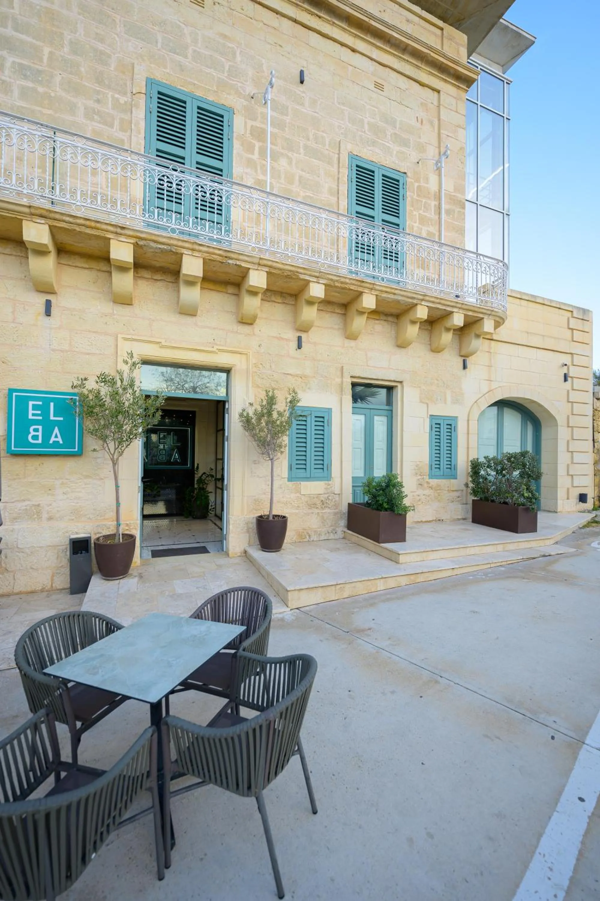 Restaurant/places to eat in XVI Suites - Adults Only