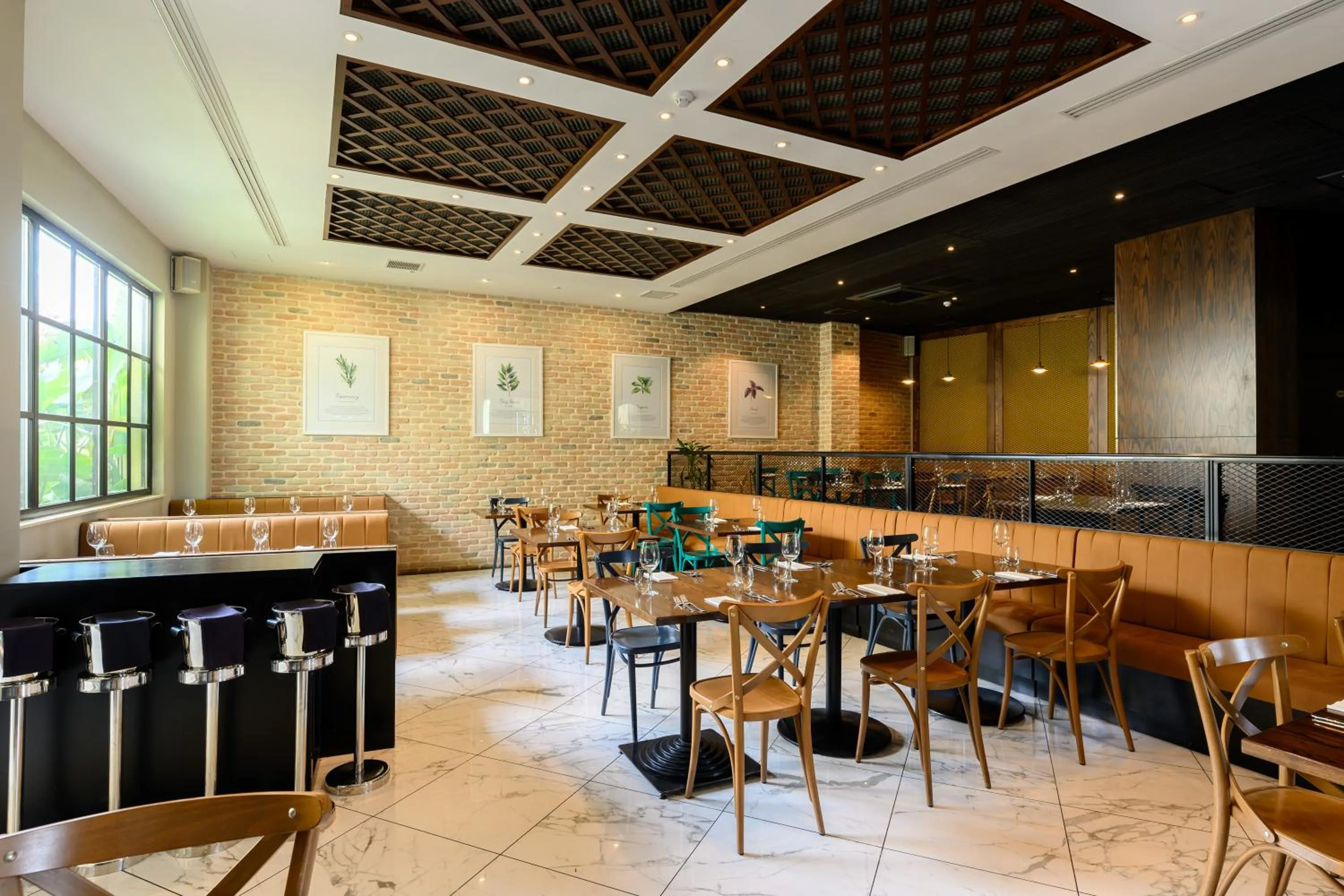 Restaurant/places to eat in XVI Suites - Adults Only