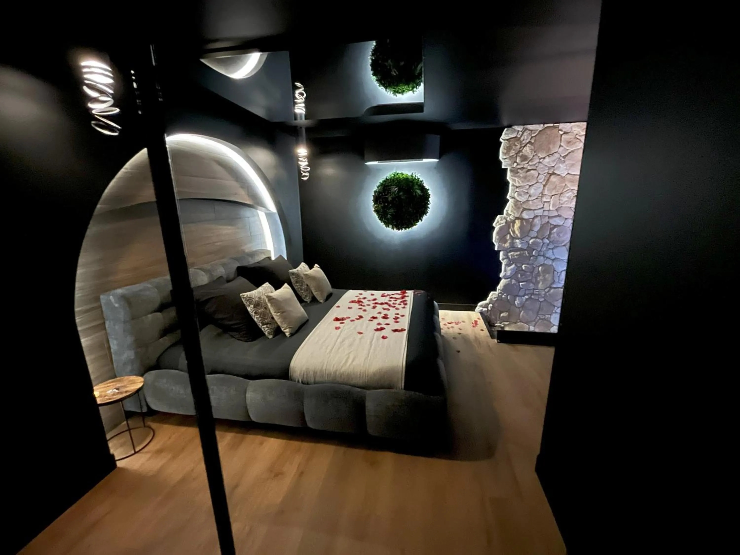 Bed in OMIRA - Nuits d'exception & Spa