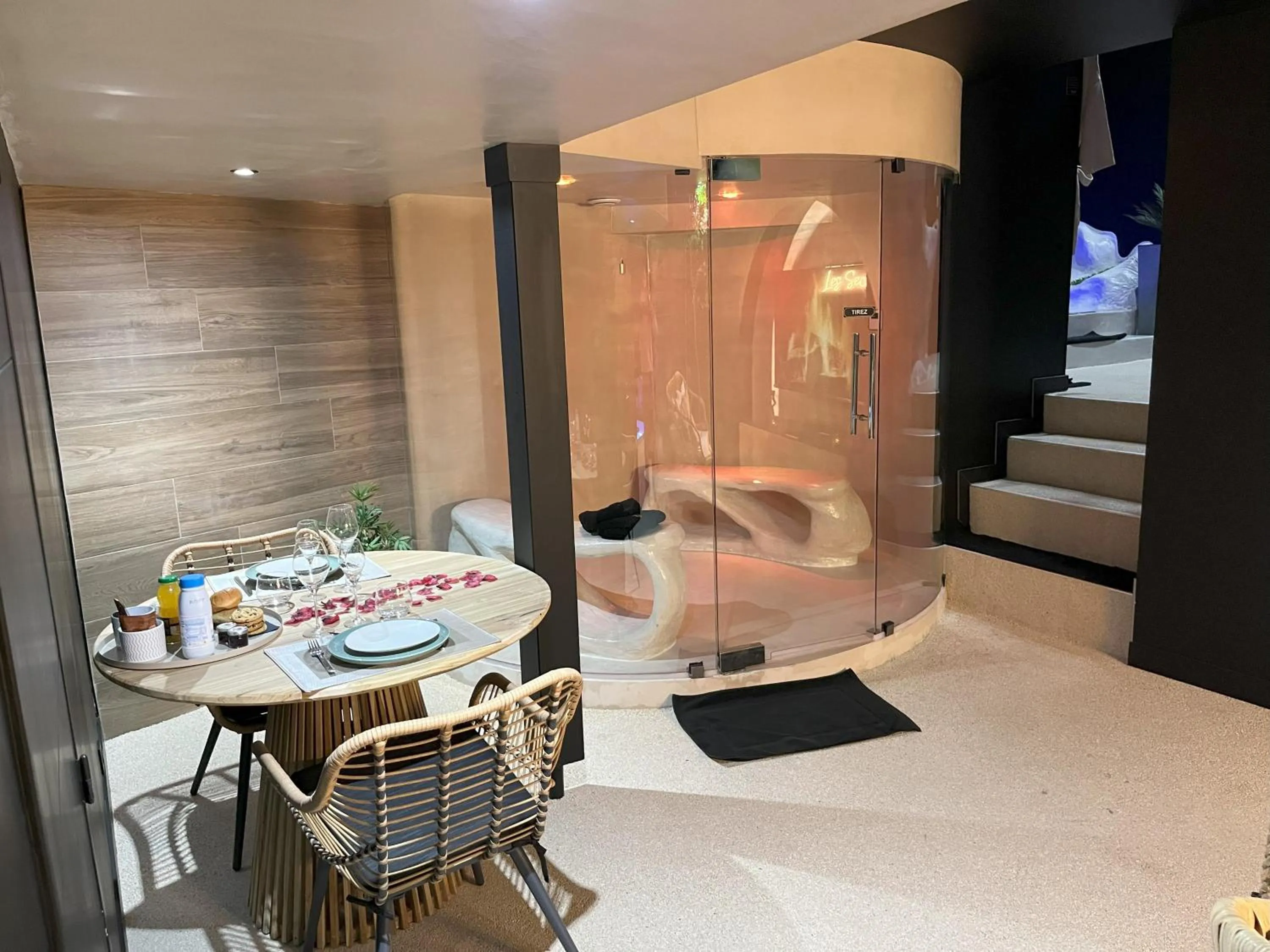 Steam room in OMIRA - Nuits d'exception & Spa