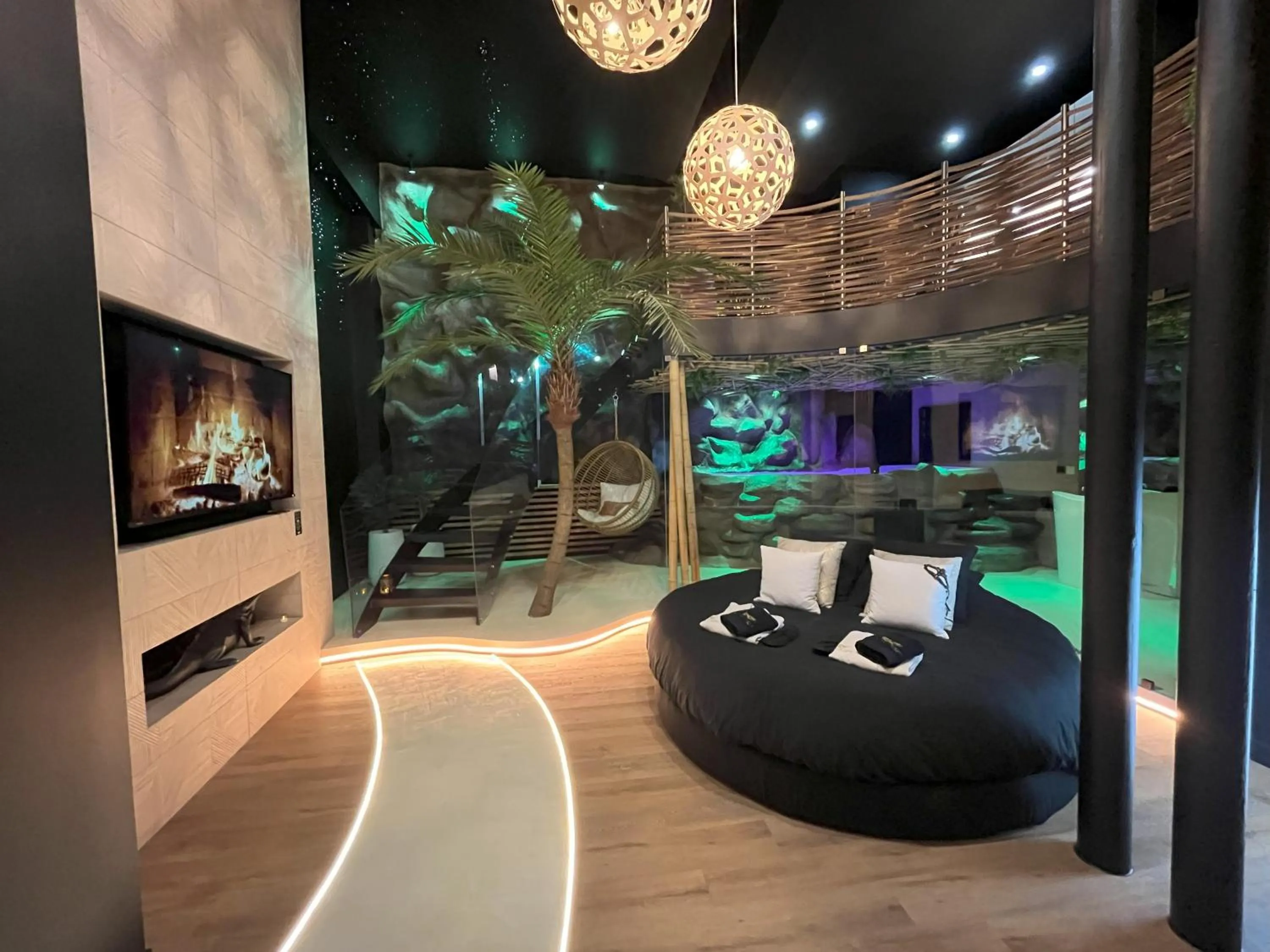 Bed in OMIRA - Nuits d'exception & Spa