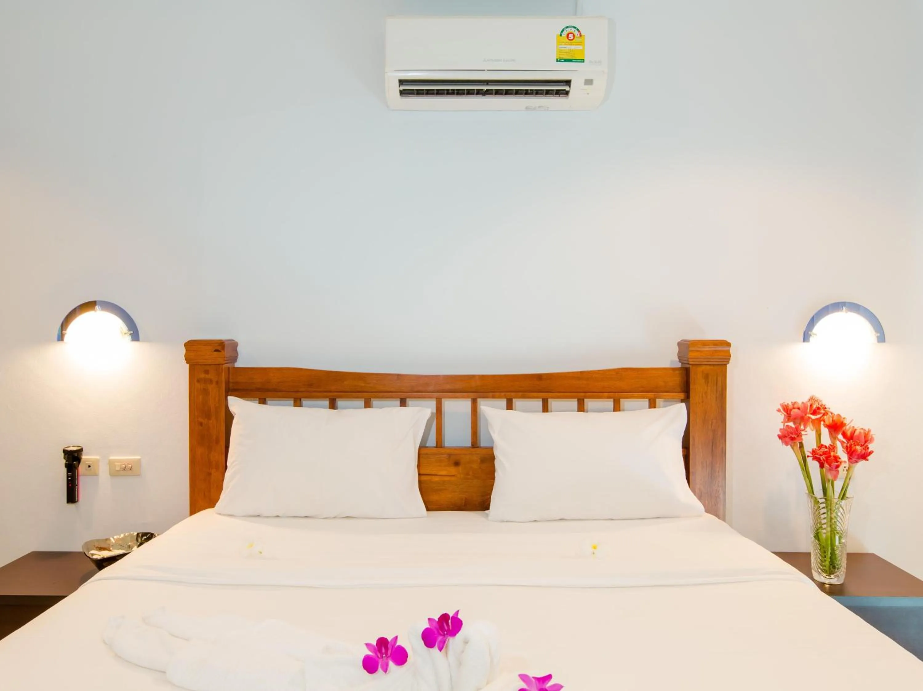 Bed in Serenity Lakeside Resort