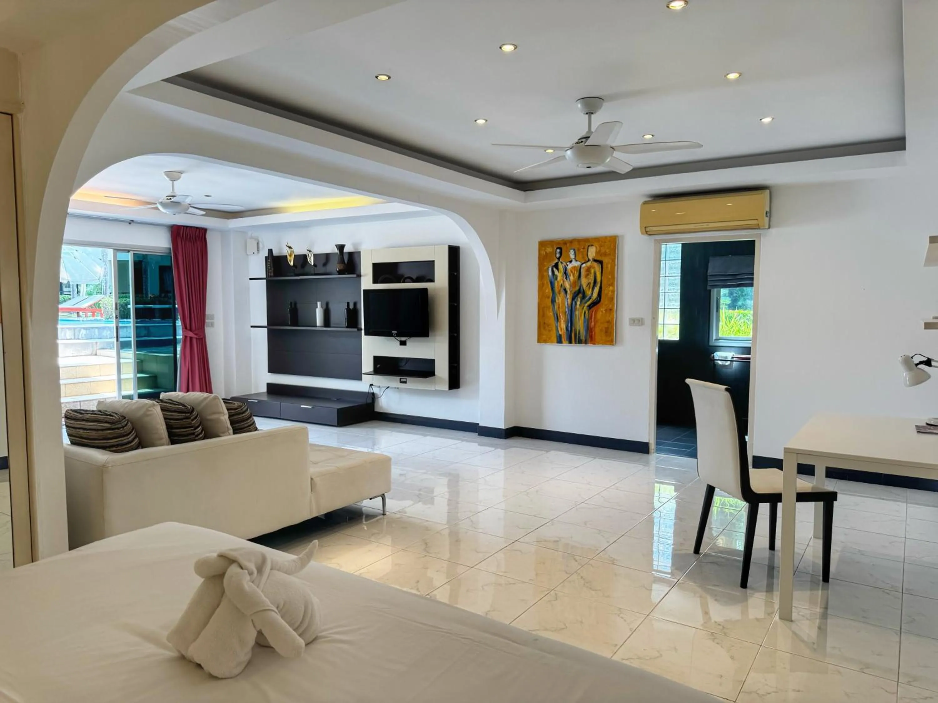 Living room in Serenity Lakeside Resort