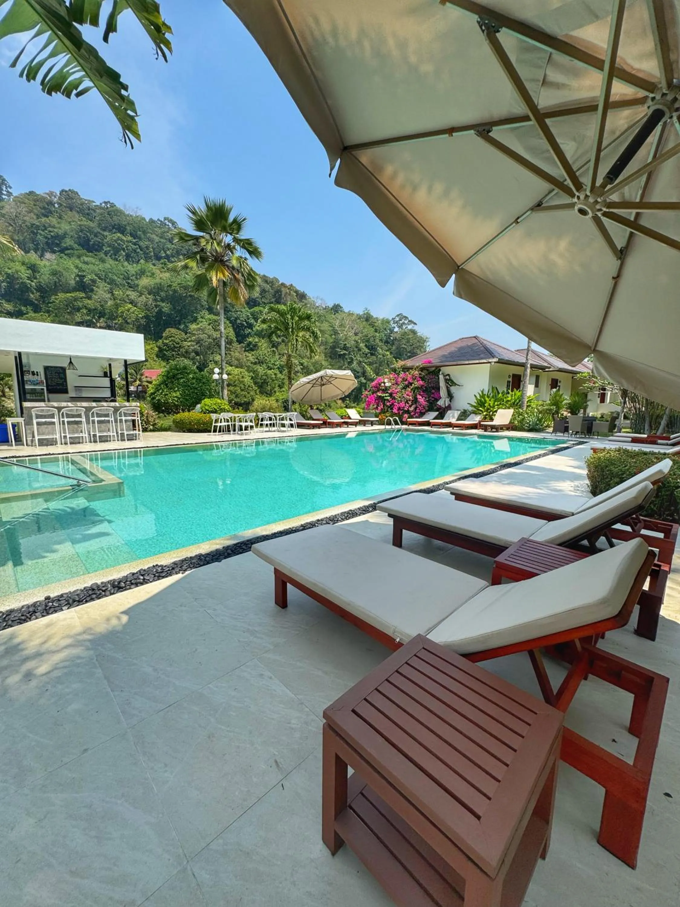 Swimming pool in Serenity Lakeside Resort