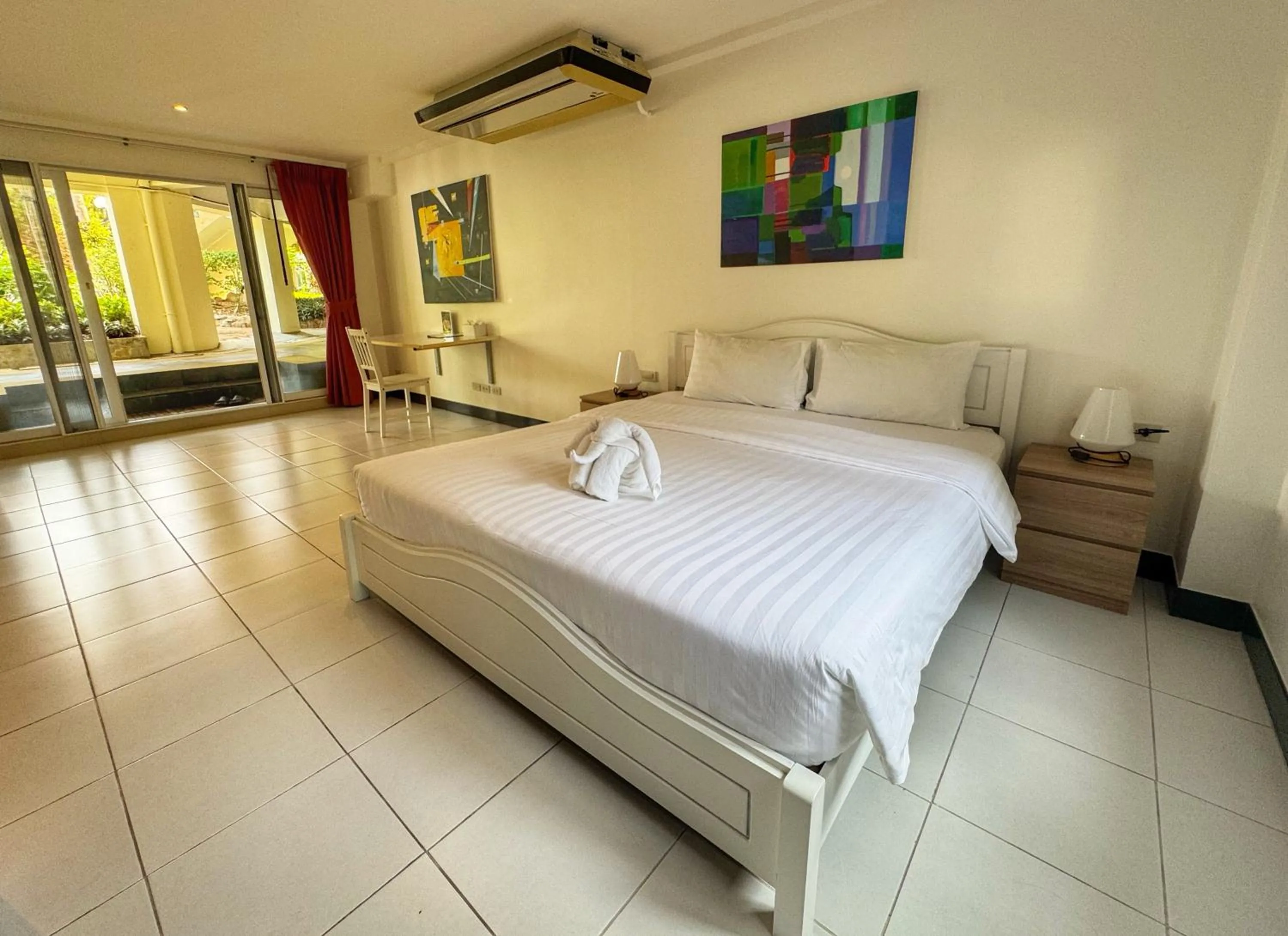 Bedroom, Bed in Serenity Lakeside Resort