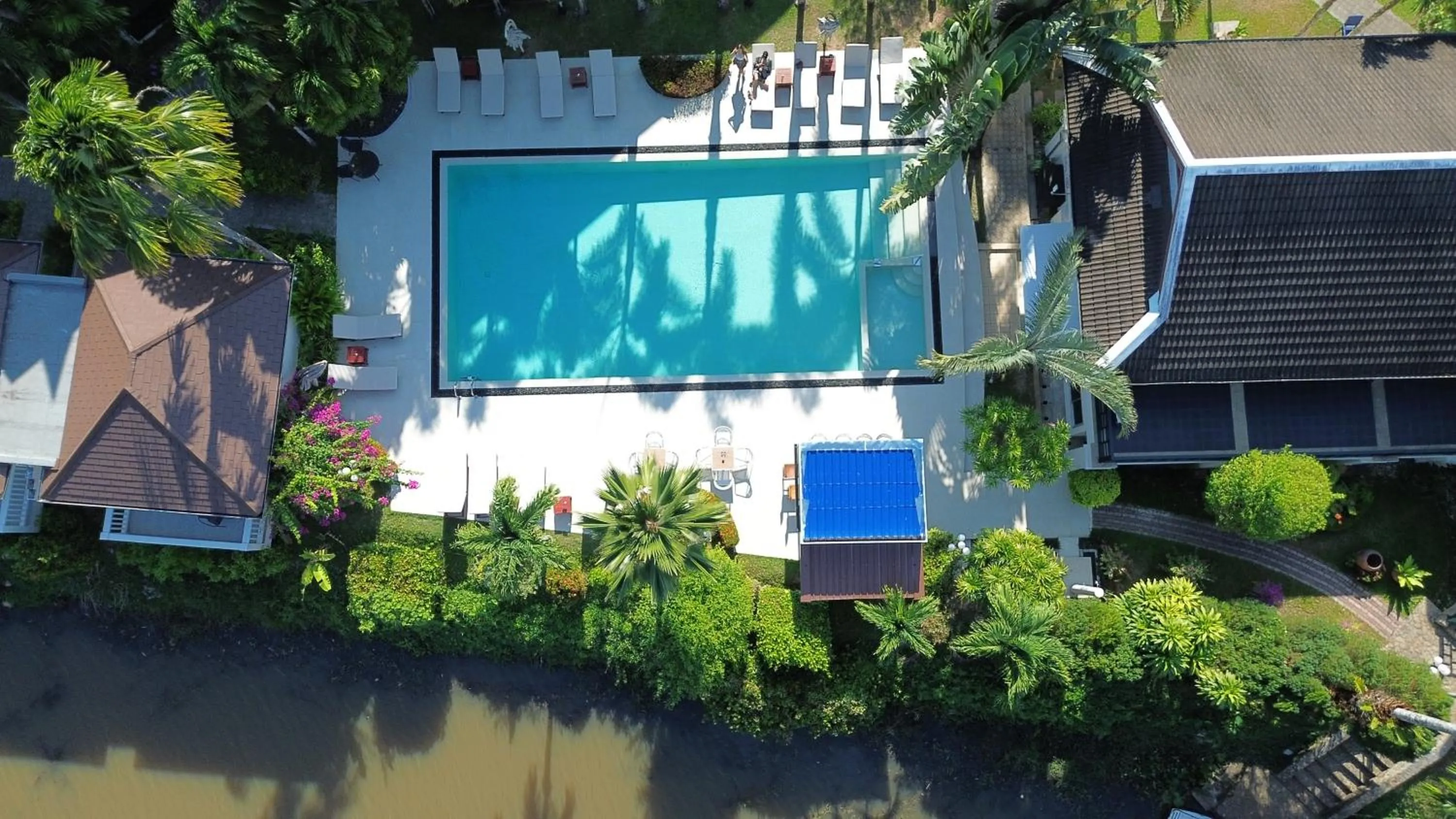 Swimming pool in Serenity Lakeside Resort