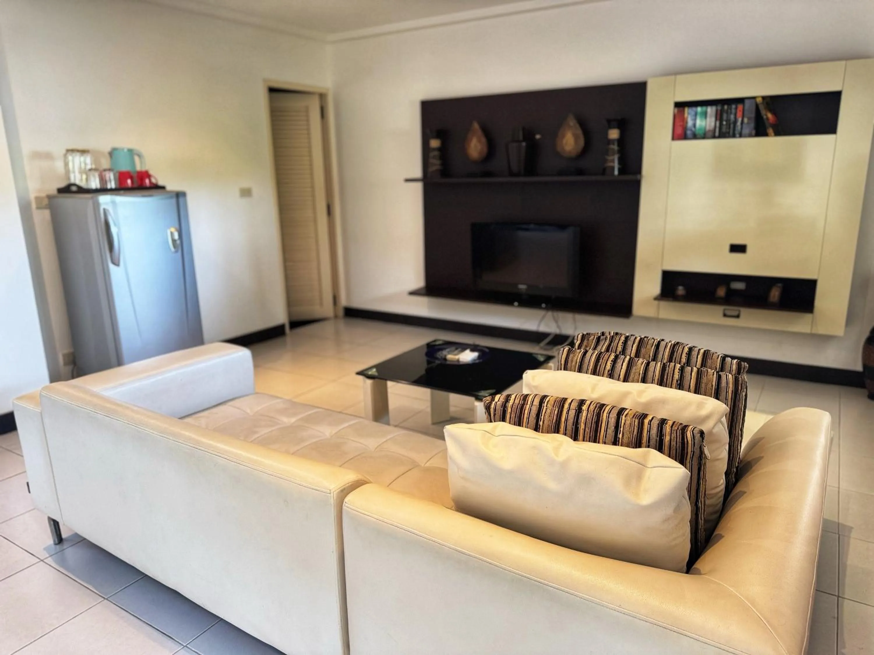 Living room in Serenity Lakeside Resort