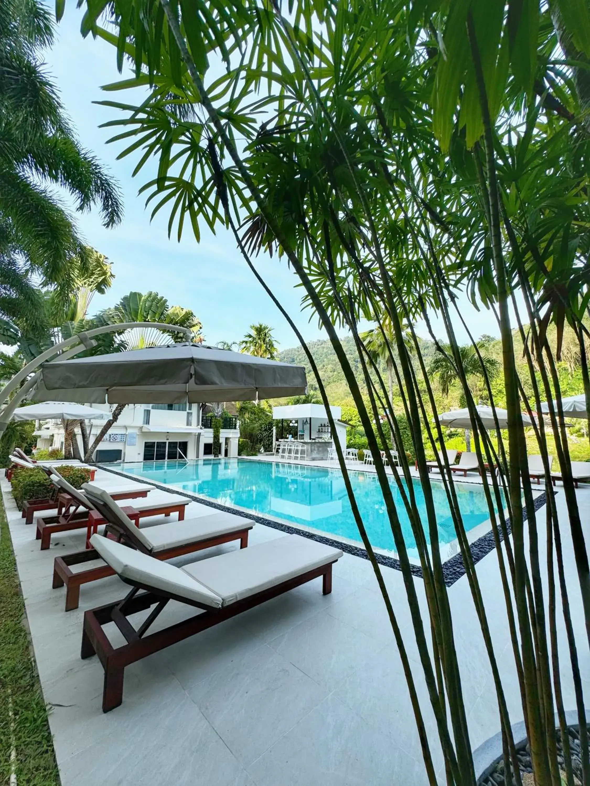 Swimming pool in Serenity Lakeside Resort Swimming pool in Serenity Lakeside Resort