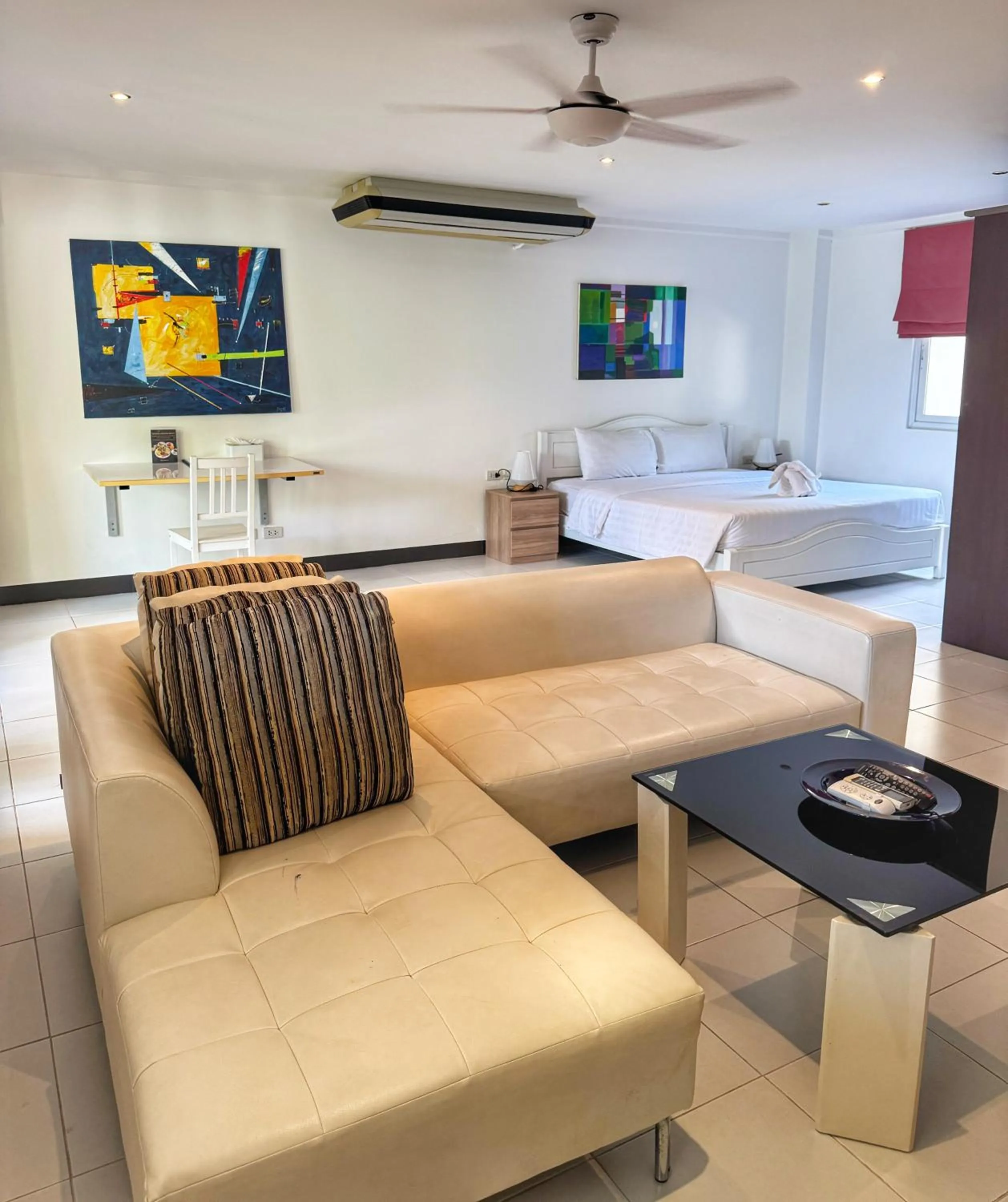 Living room in Serenity Lakeside Resort