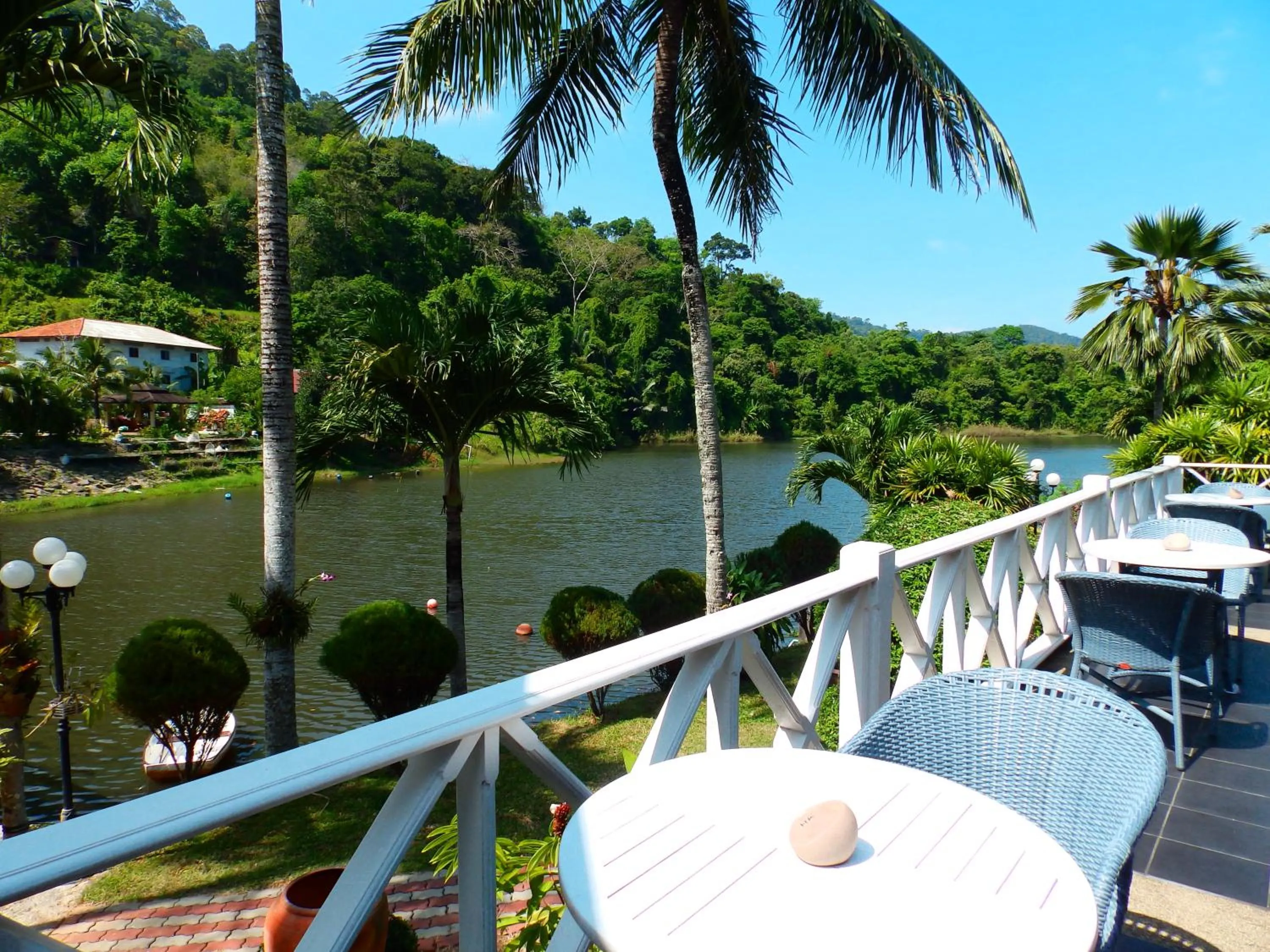 Seating area in Serenity Lakeside Resort