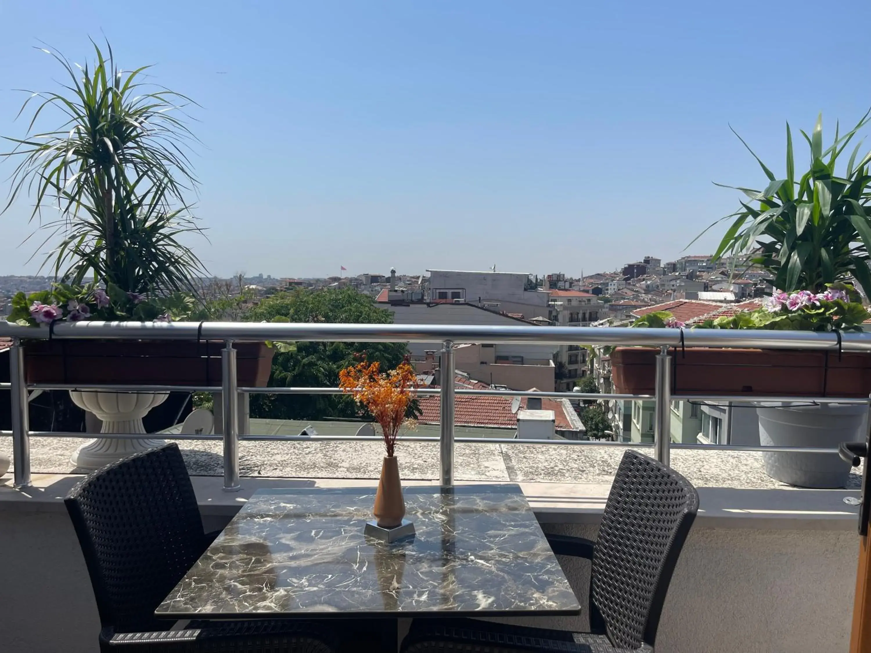 Patio in Elegance Suites Patio in Elegance Suites