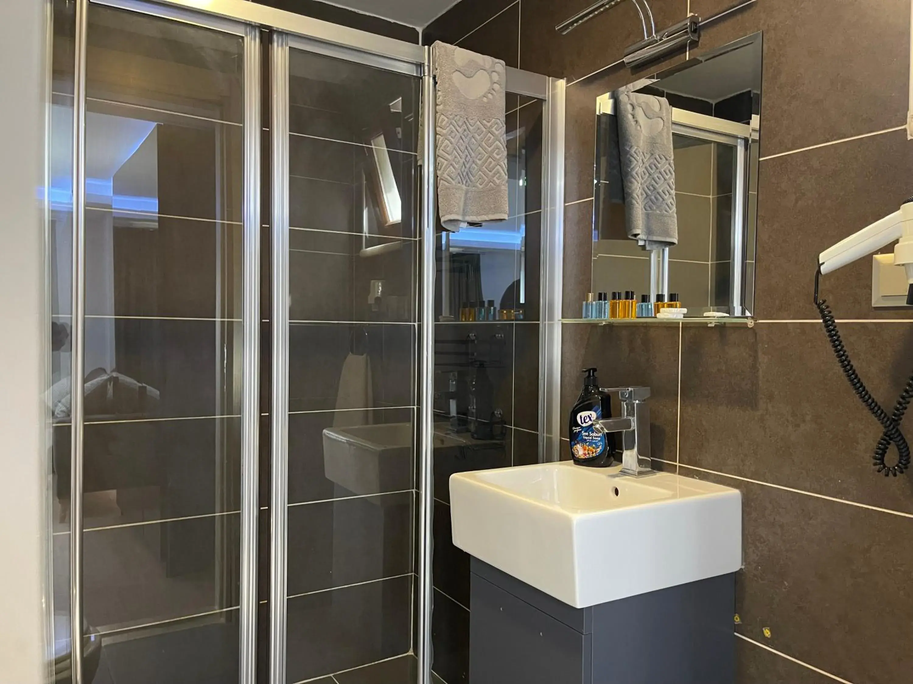 Toilet in Elegance Suites Toilet in Elegance Suites