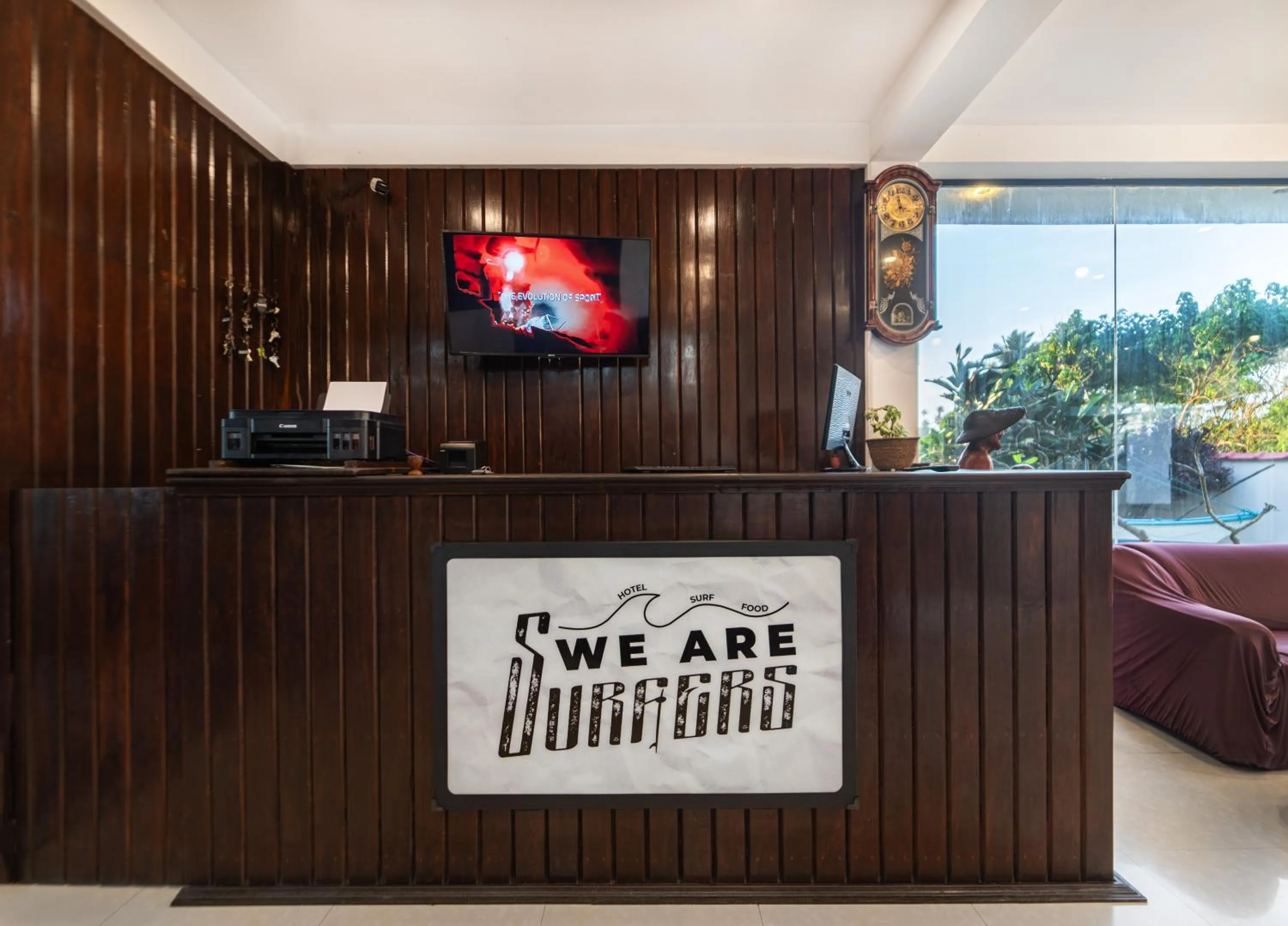 Communal lounge/ TV room in We Are Surfers Hotel