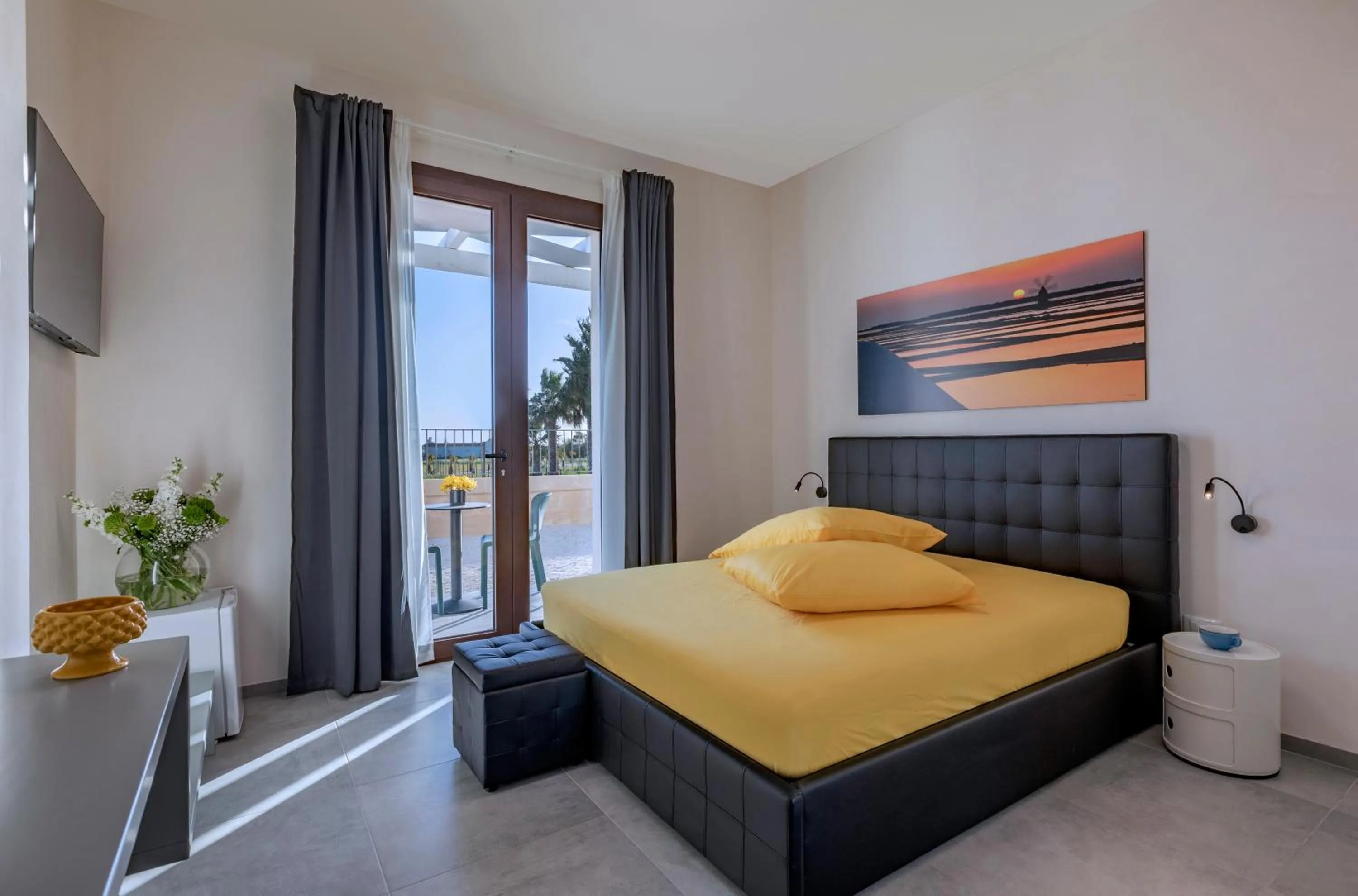 Bed in Casa B, Room 2 - mit Pool - at Lagoon - Lo Stagnone Kite Spot - Palm Kite Paradise