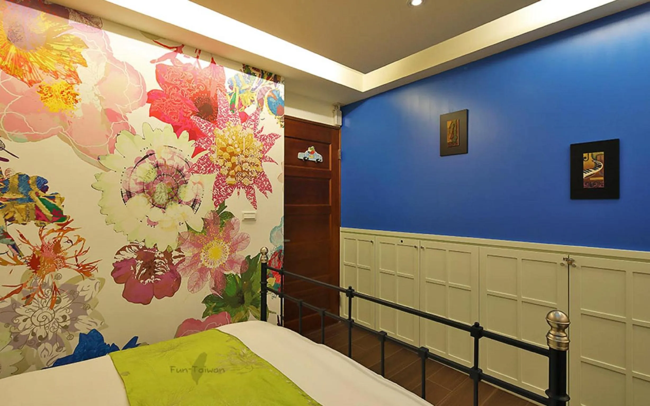 Decorative detail, Bed in Park 61